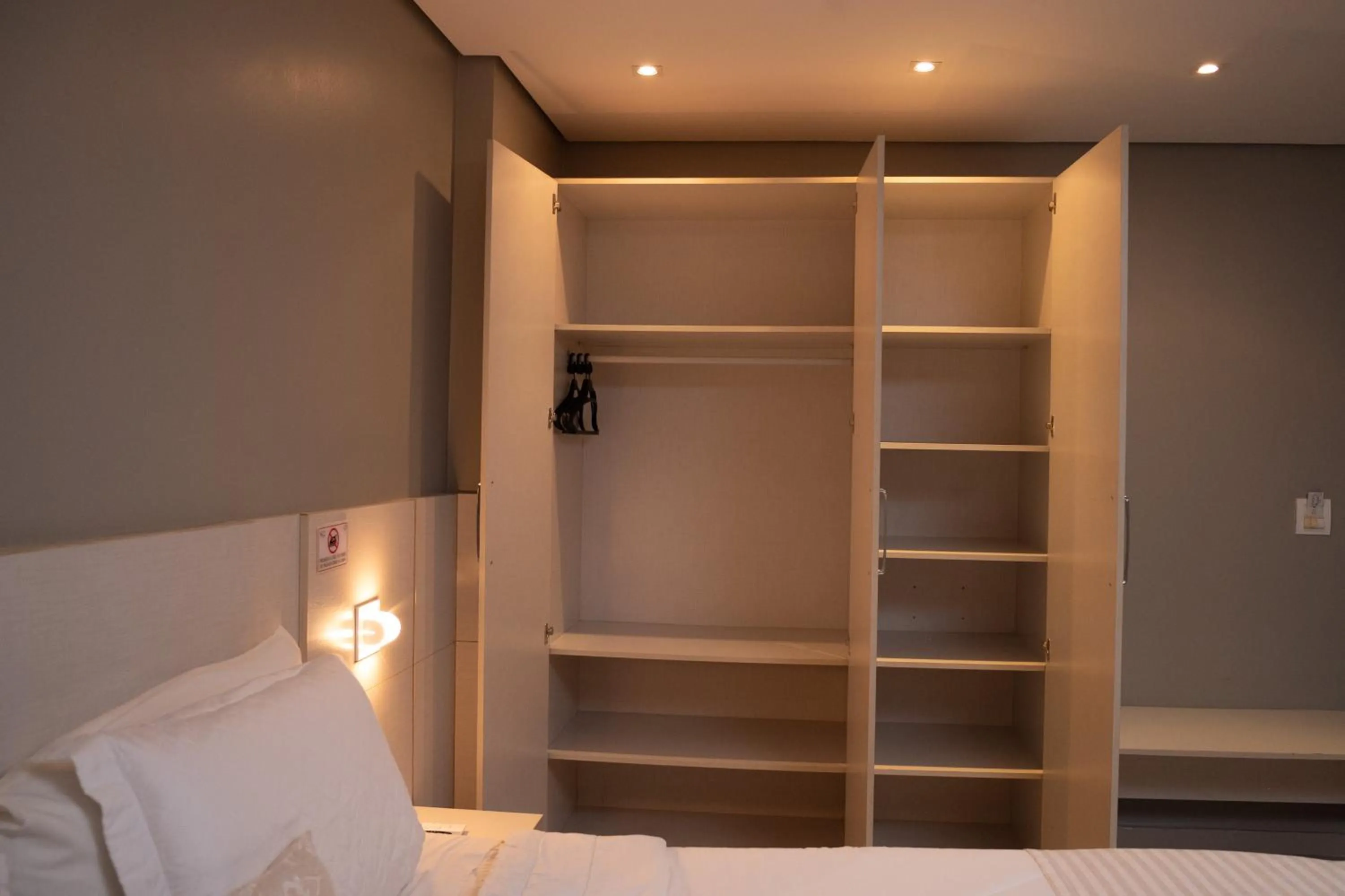 Bed in Golden Plaza Hotel