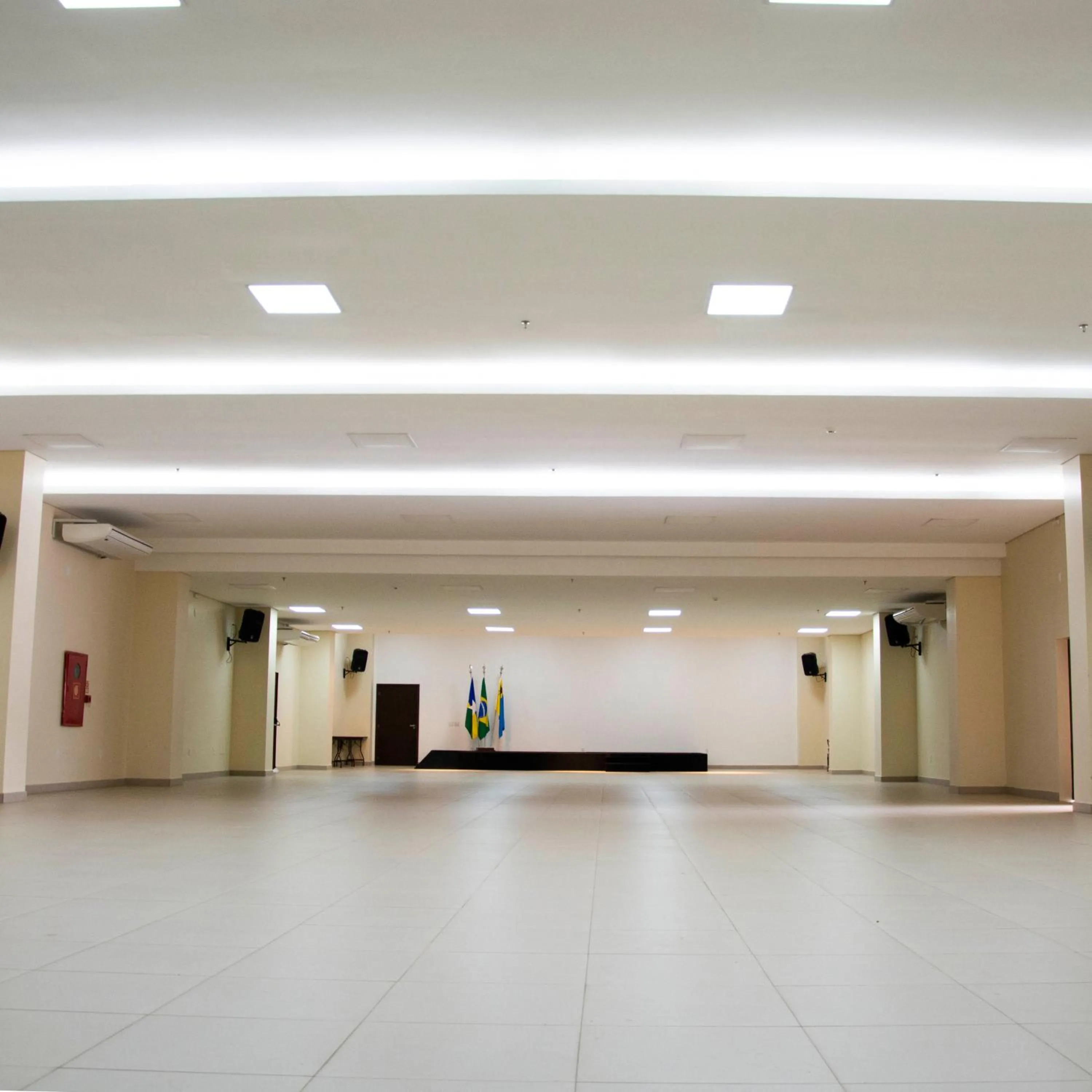 Business facilities in Golden Plaza Hotel