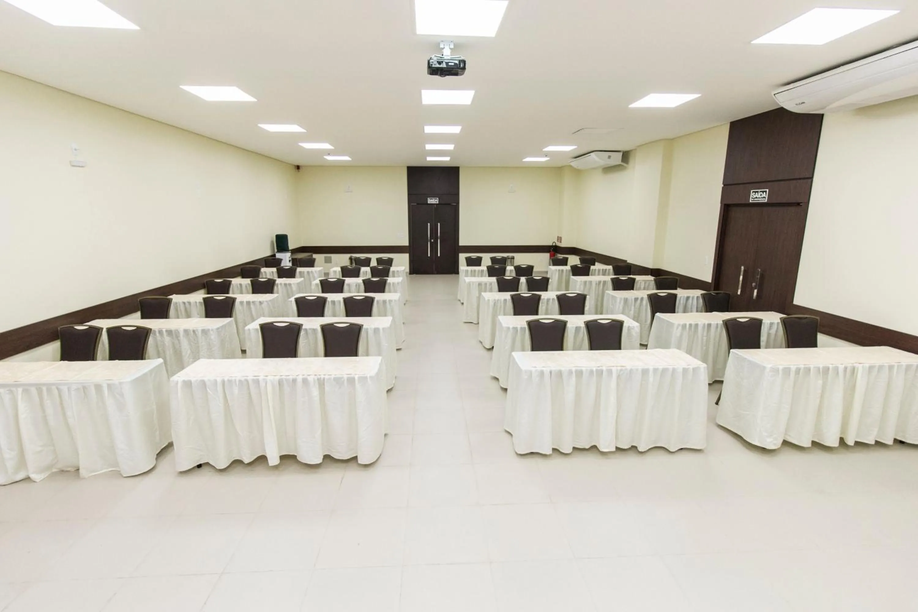Business facilities in Golden Plaza Hotel