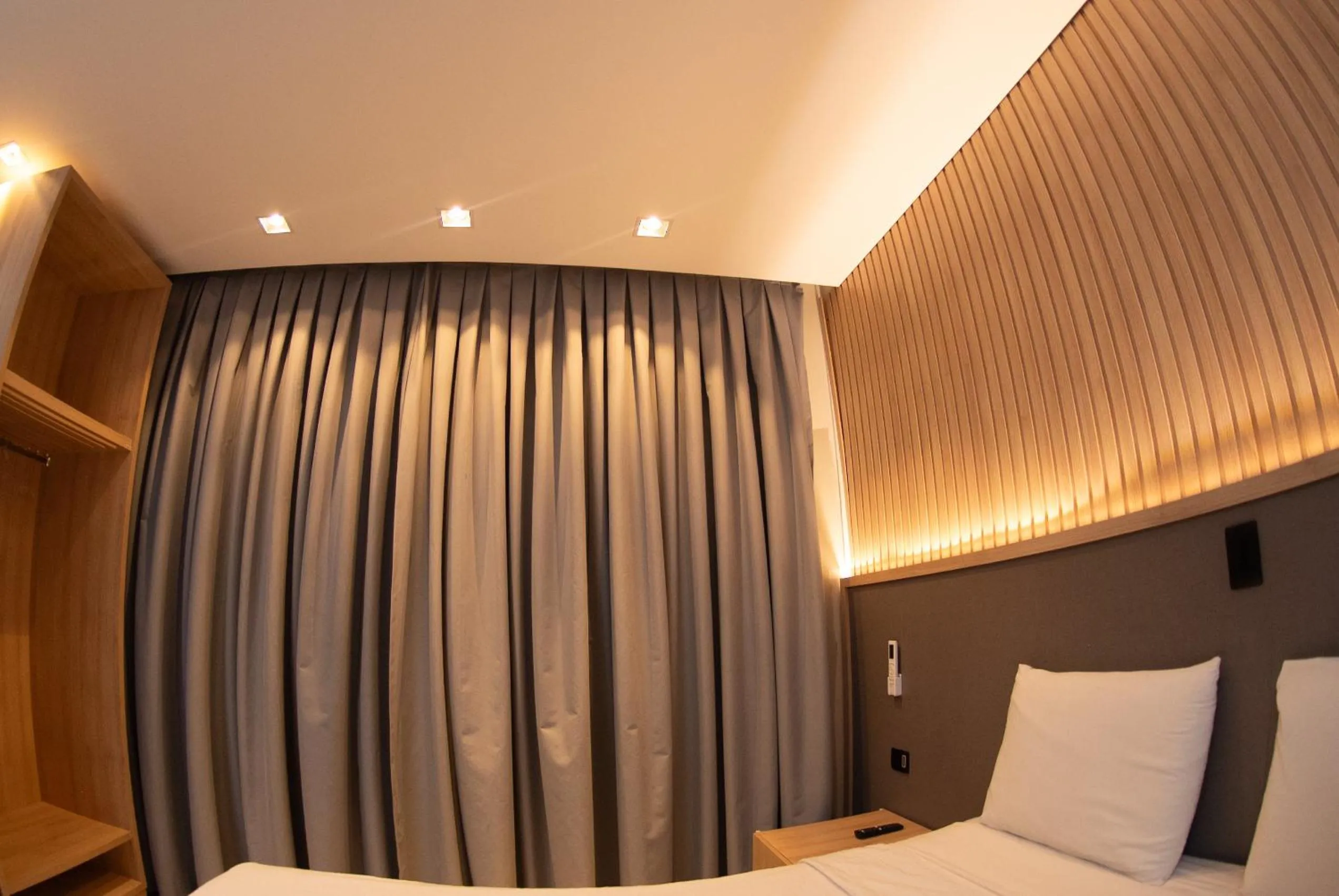 Bedroom, Bed in Golden Plaza Hotel