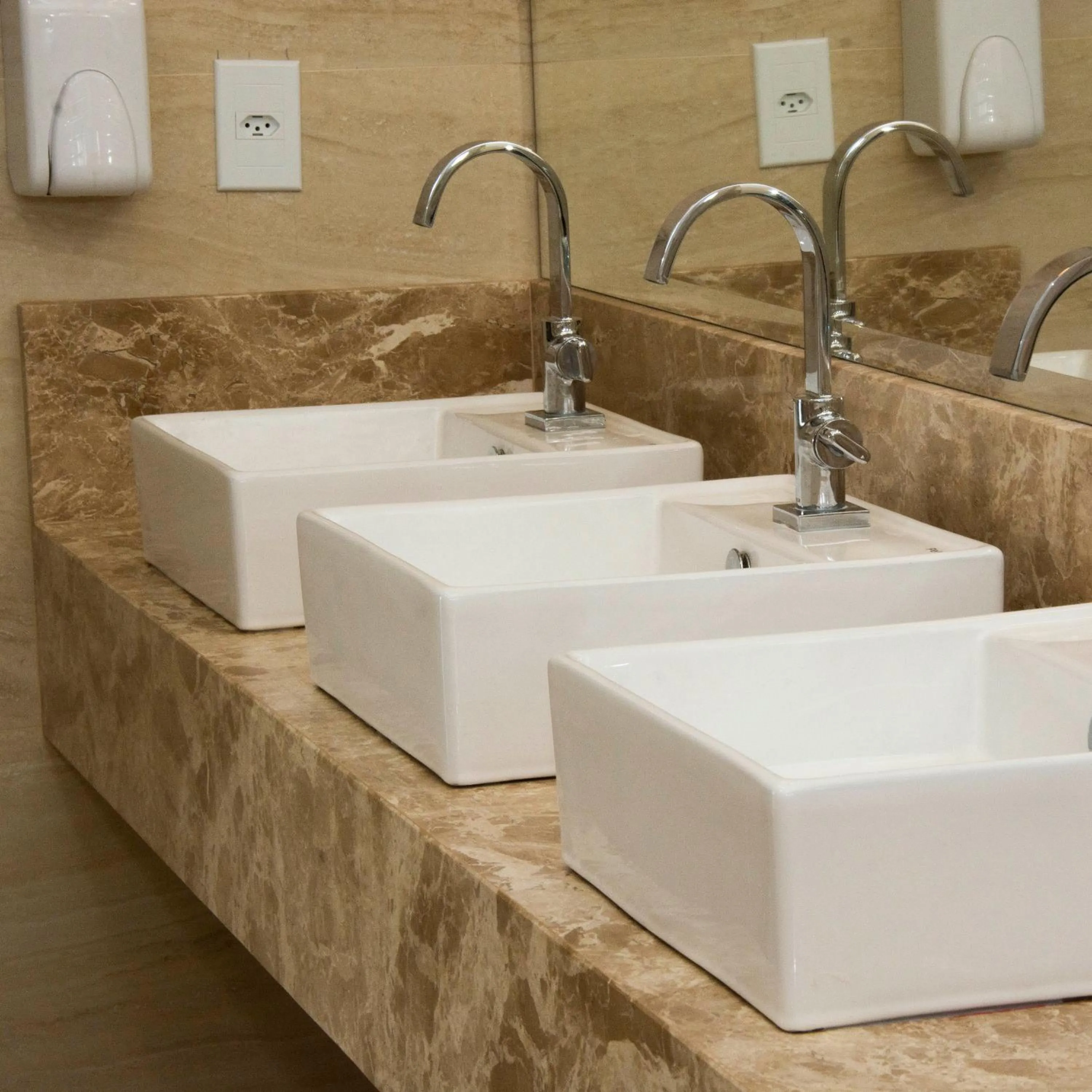 Bathroom in Golden Plaza Hotel