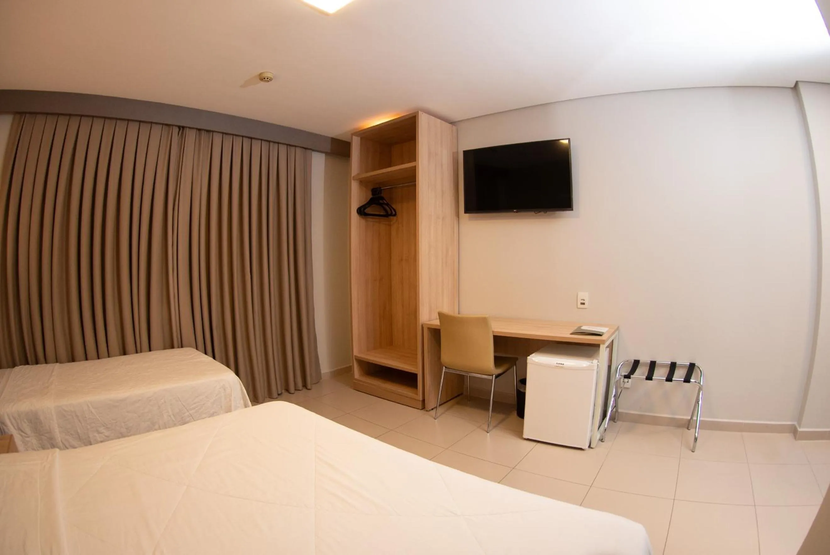 Bedroom, Bed in Golden Plaza Hotel