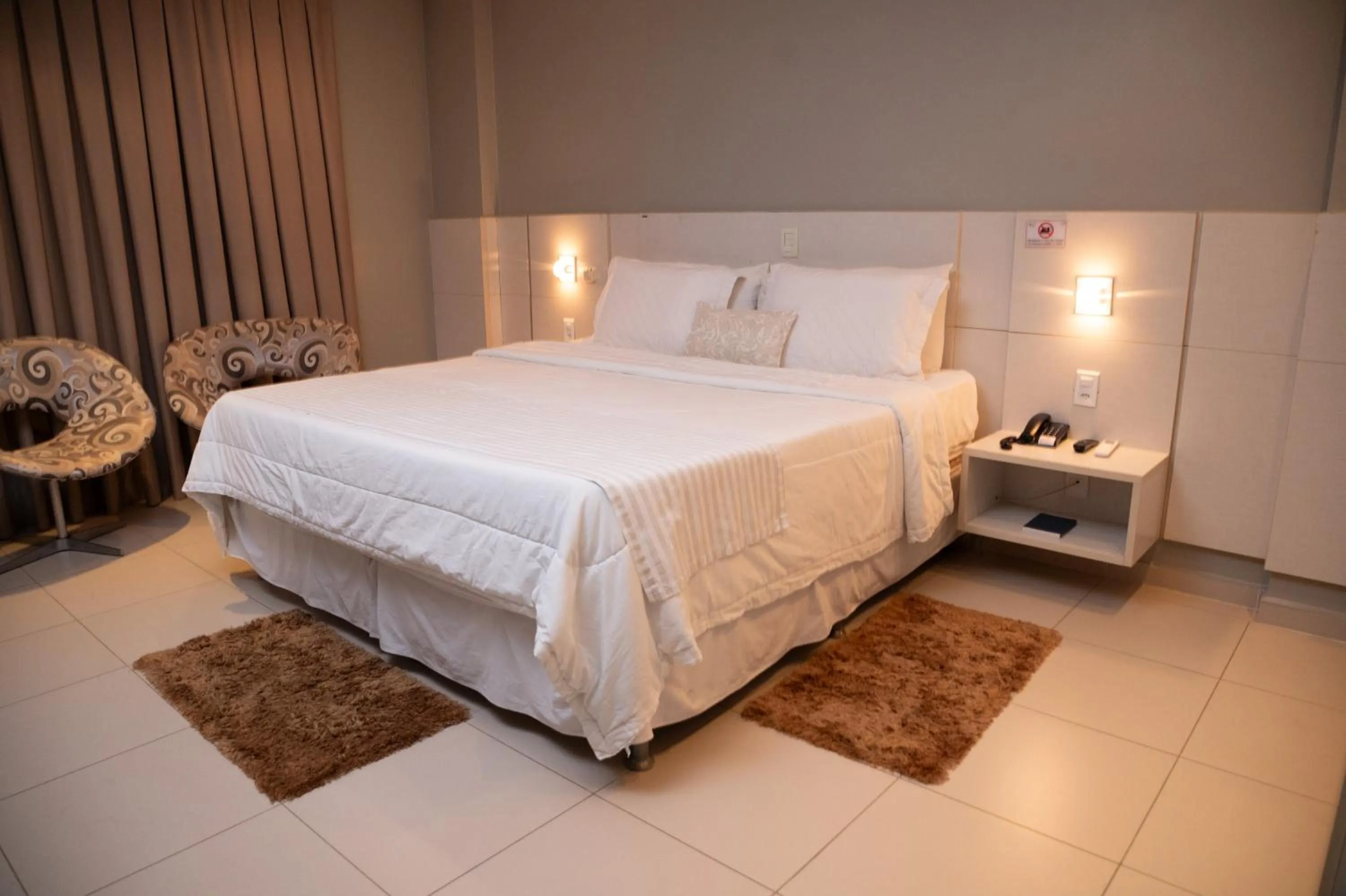 Bed in Golden Plaza Hotel