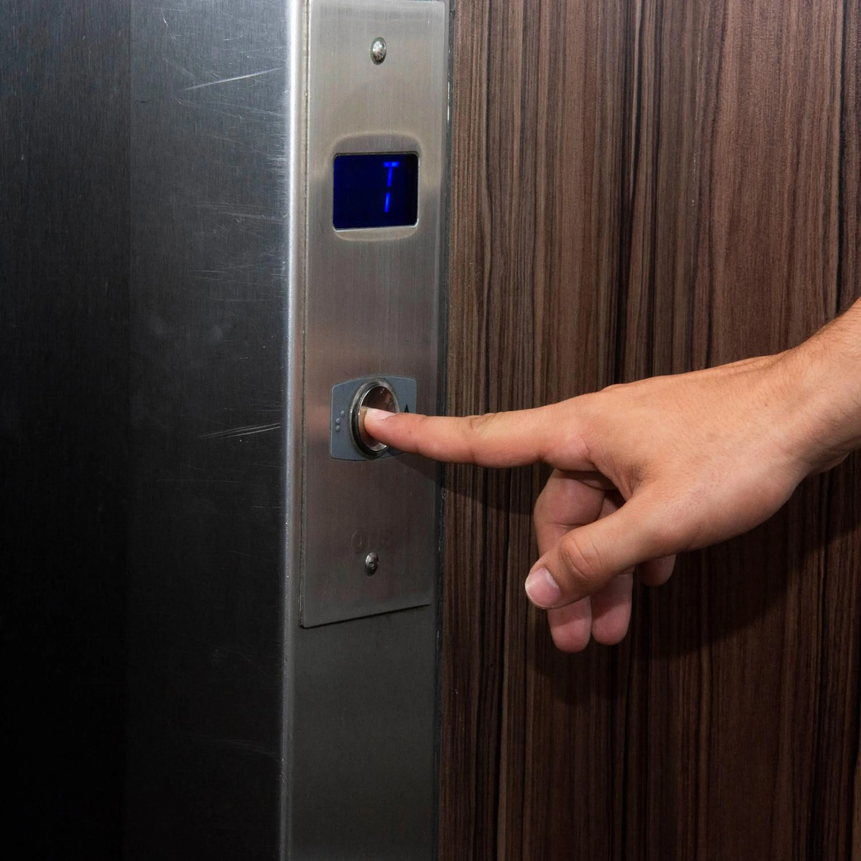 elevator in Golden Plaza Hotel