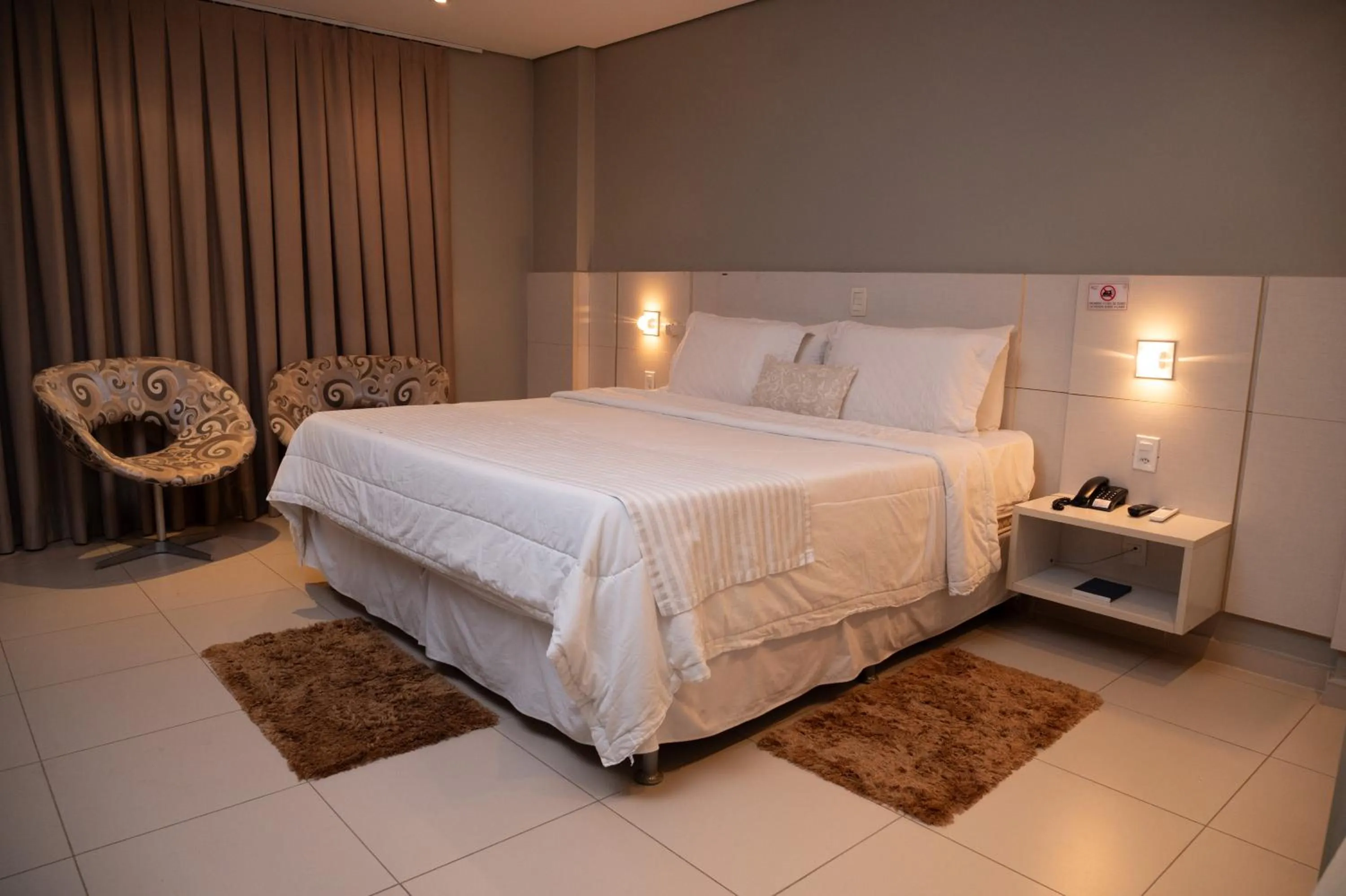 Bed in Golden Plaza Hotel