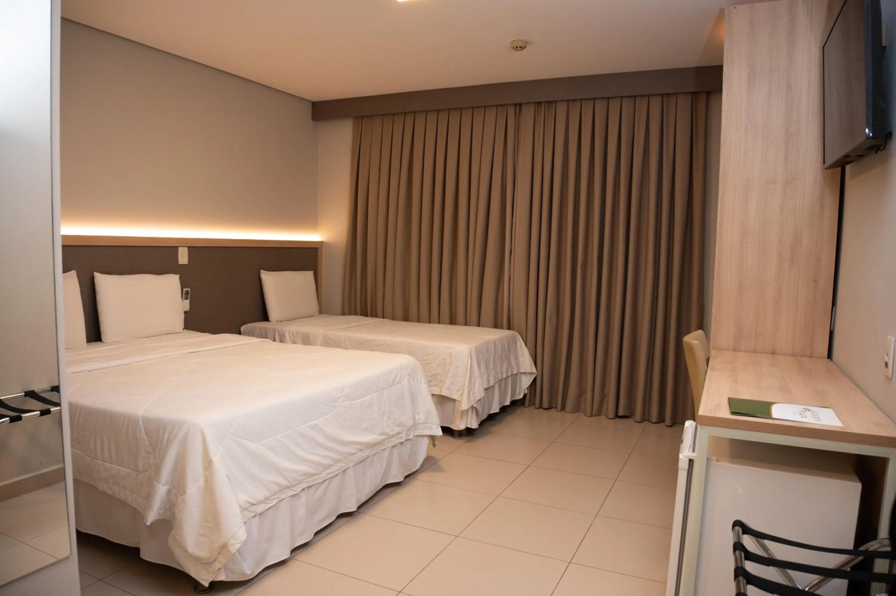 Bedroom, Bed in Golden Plaza Hotel