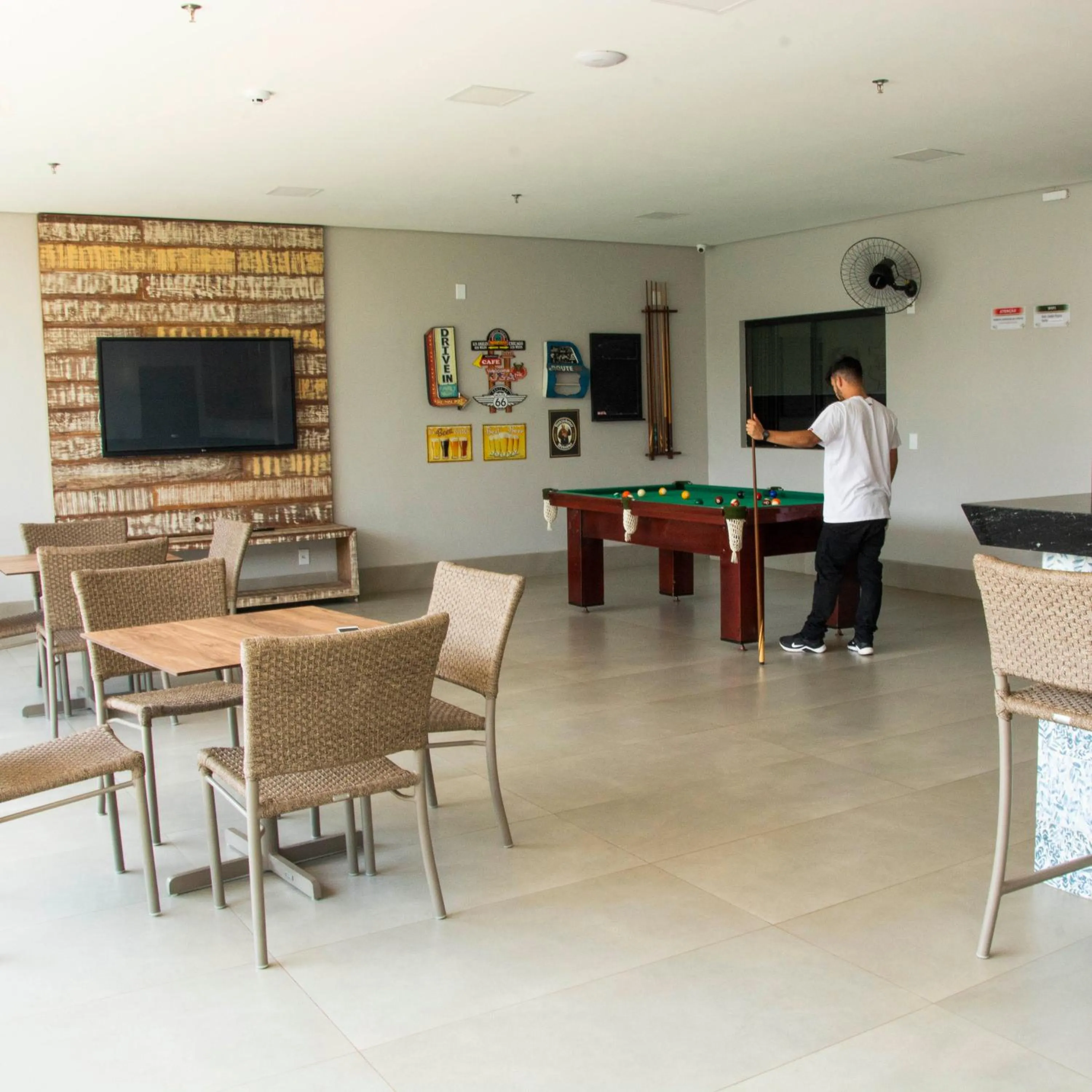 Billiard in Golden Plaza Hotel