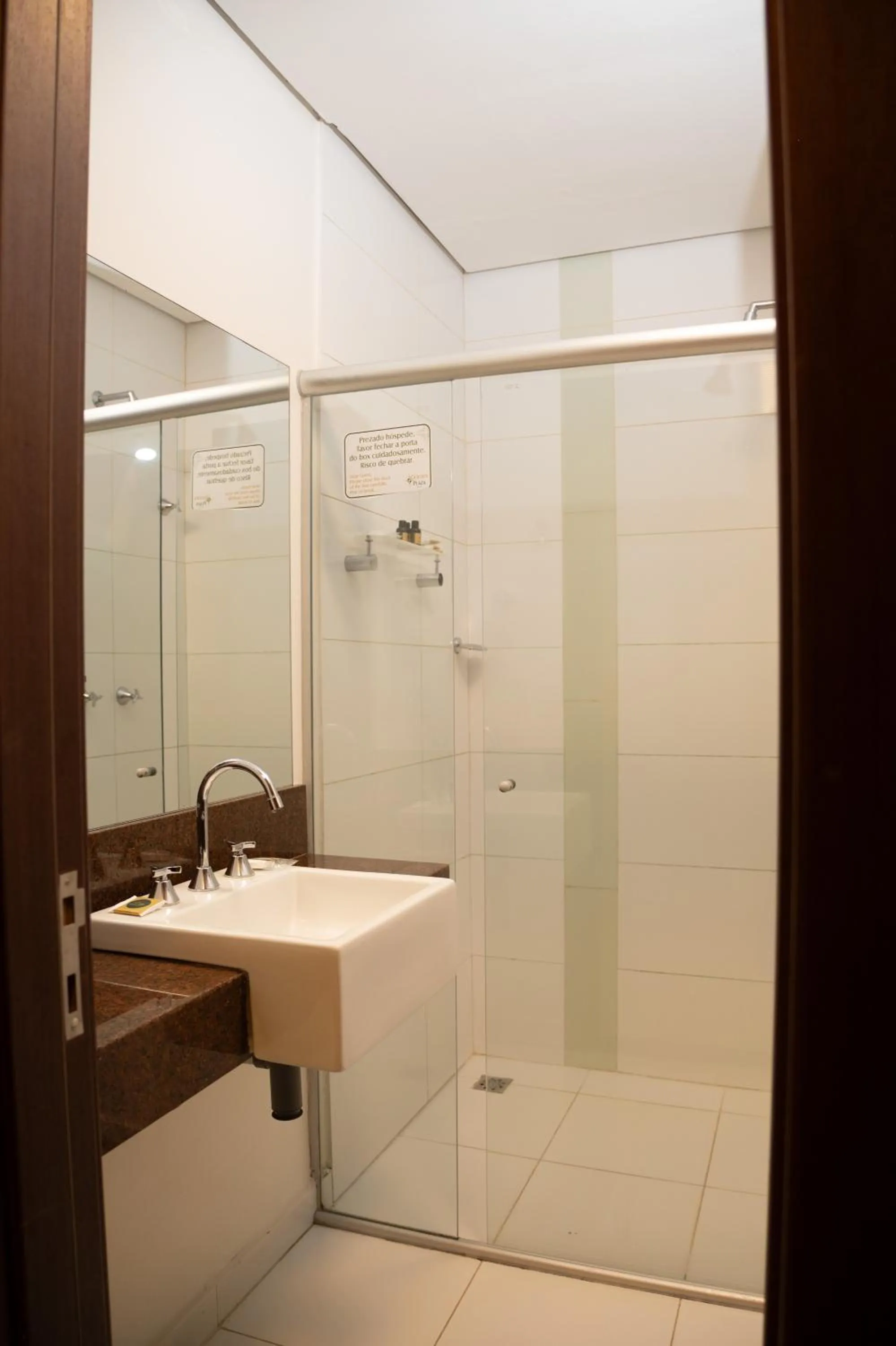 Bathroom in Golden Plaza Hotel