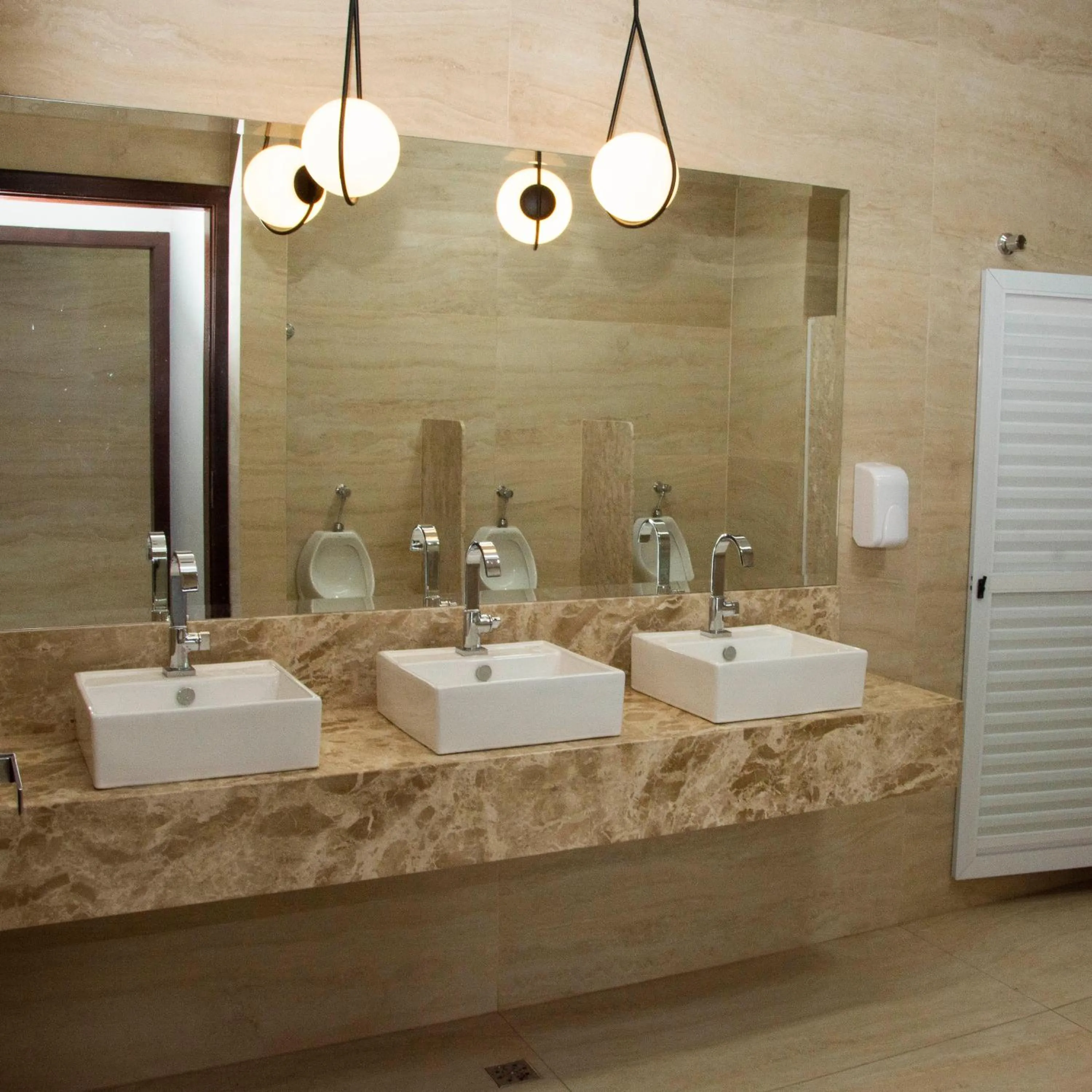 Bathroom in Golden Plaza Hotel