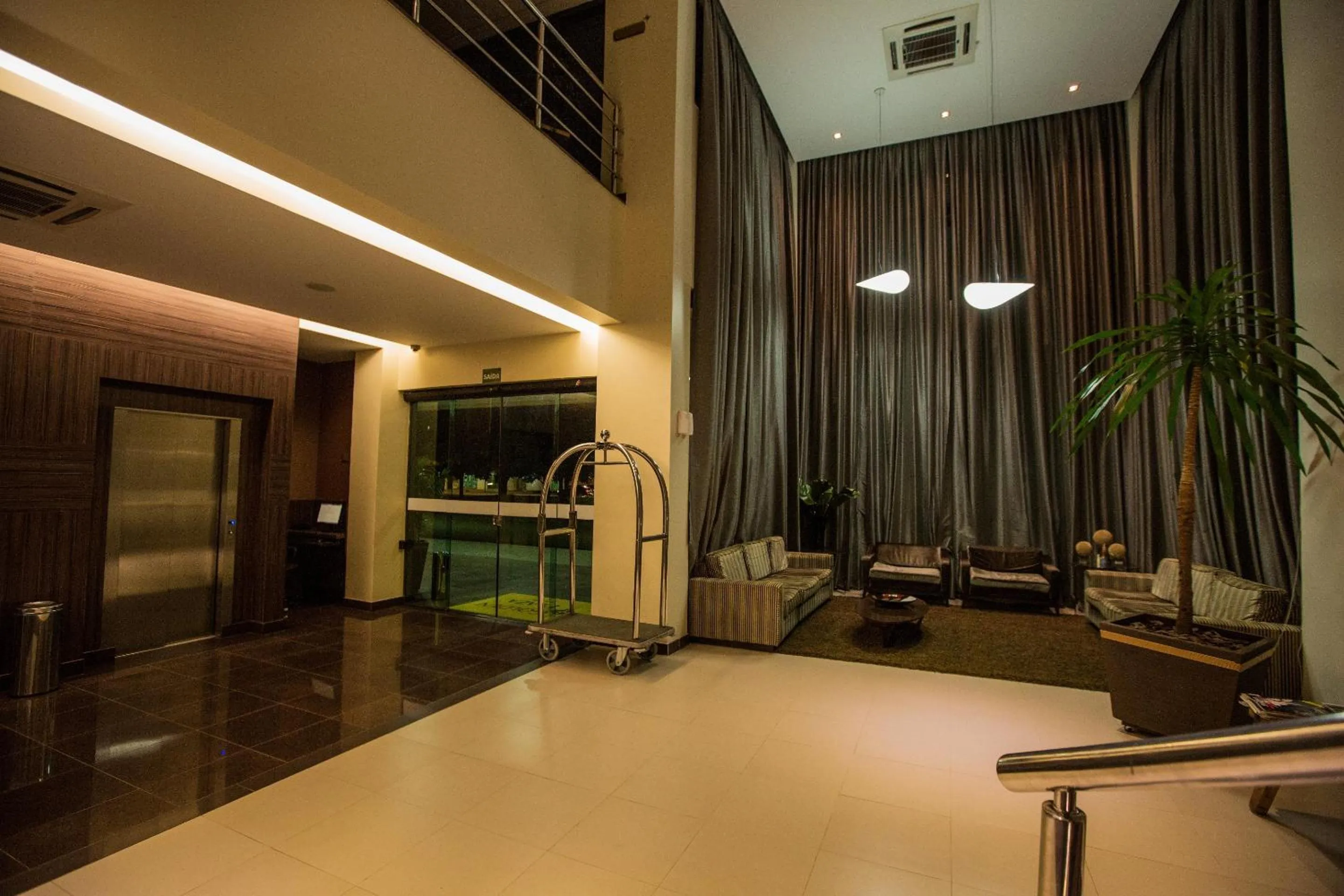 Living room in Golden Plaza Hotel