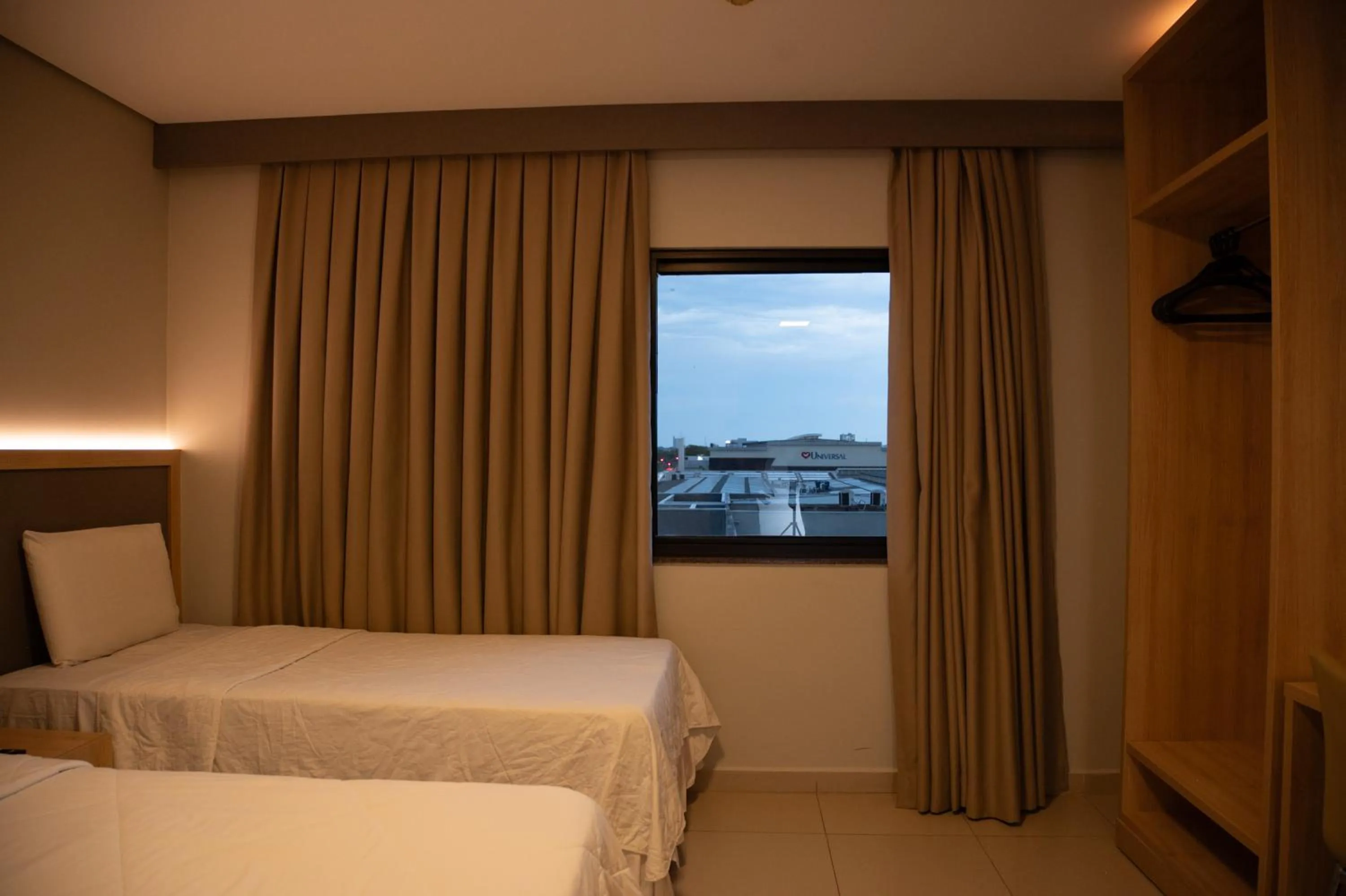 Bedroom, Bed in Golden Plaza Hotel