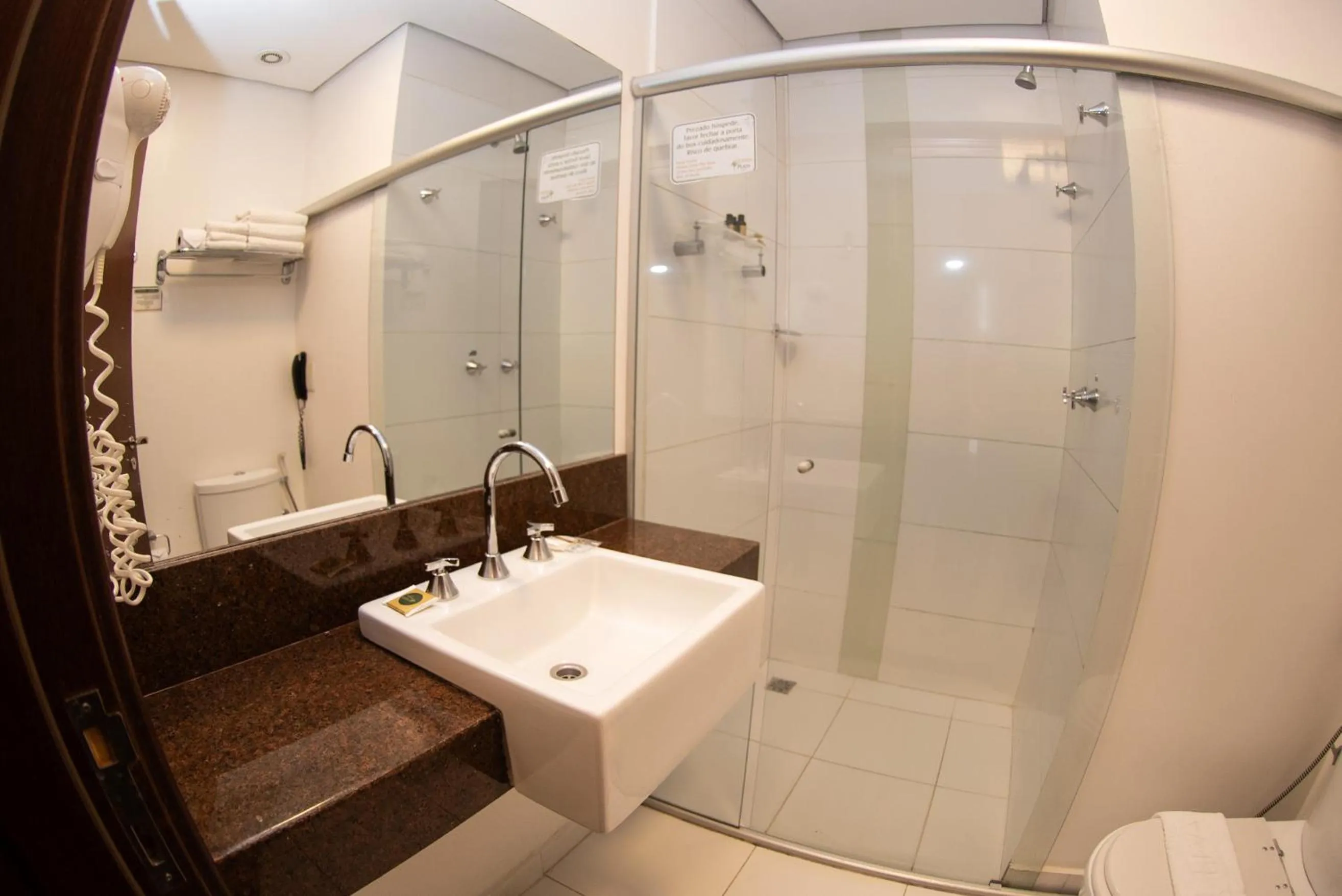 Bathroom in Golden Plaza Hotel