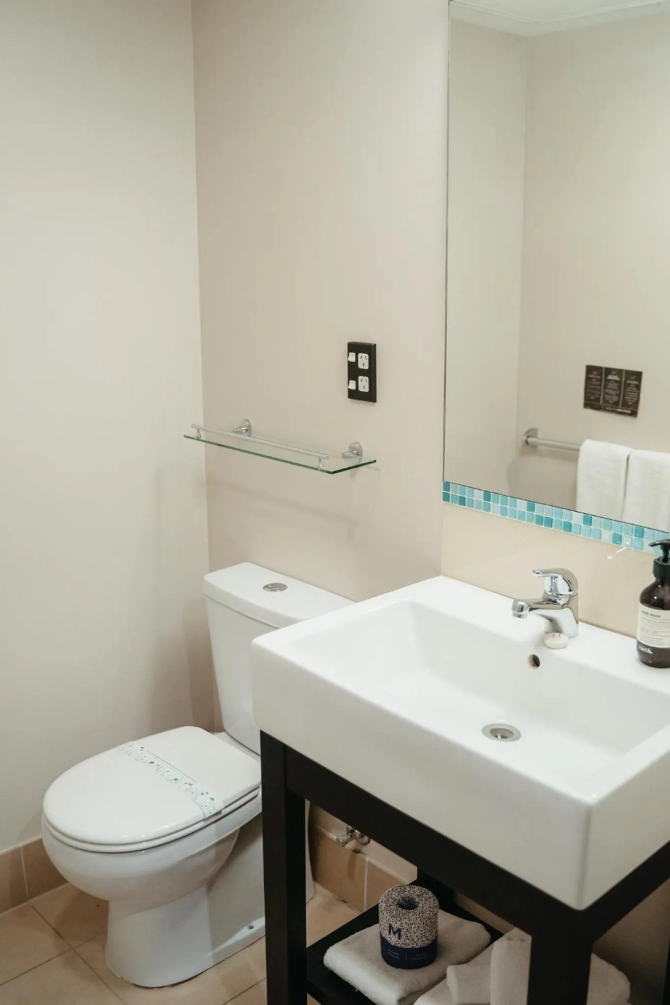 Bathroom in Auckland City Hotel - Hobson St