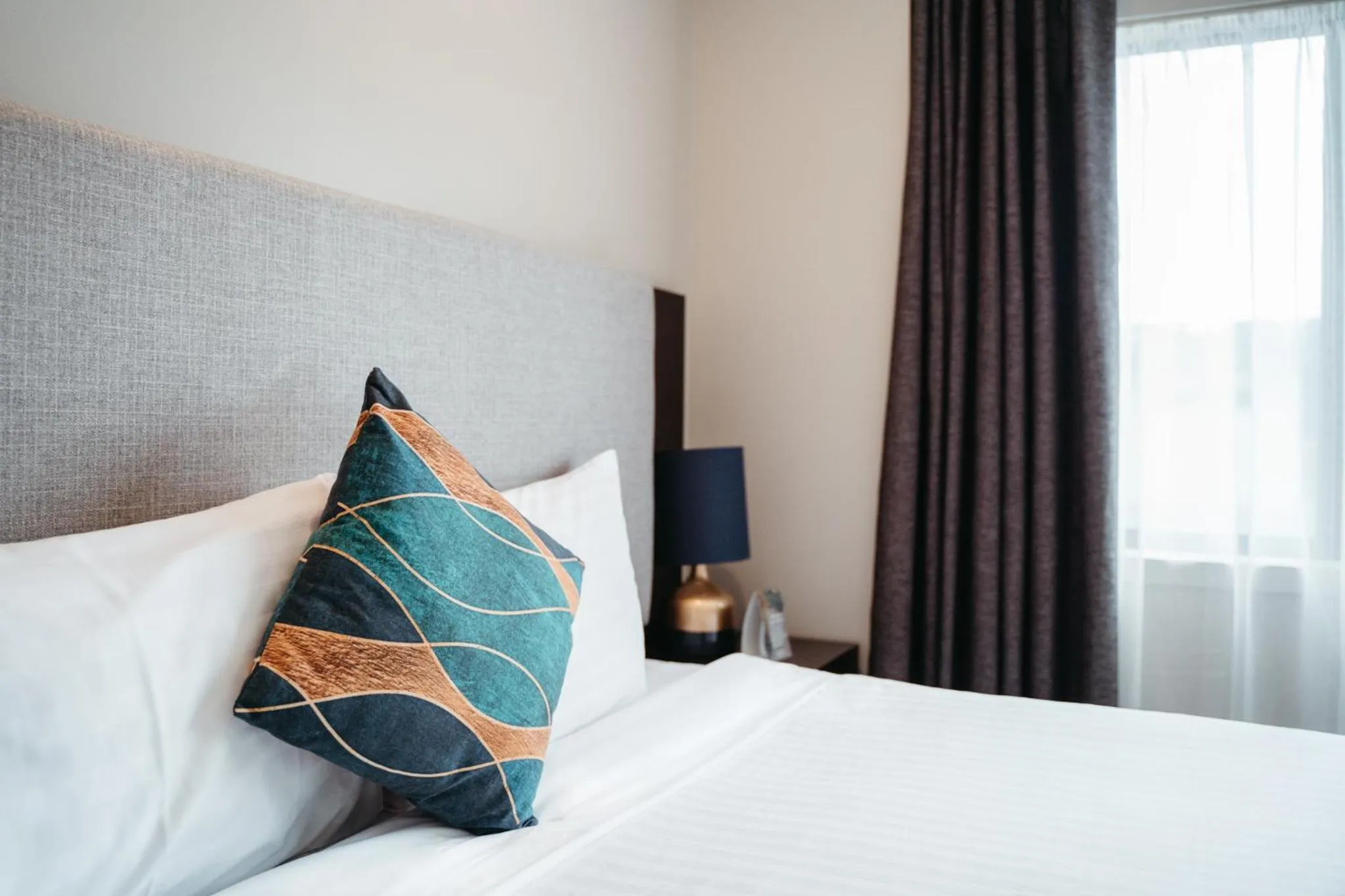 Bedroom, Bed in Auckland City Hotel - Hobson St