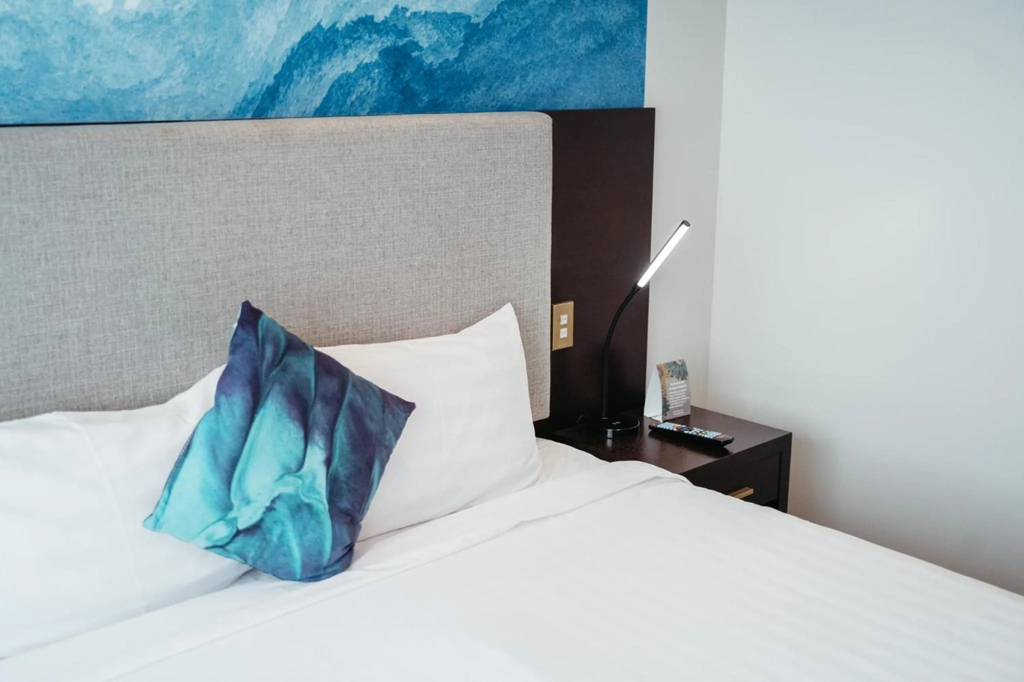 Bedroom, Bed in Auckland City Hotel - Hobson St