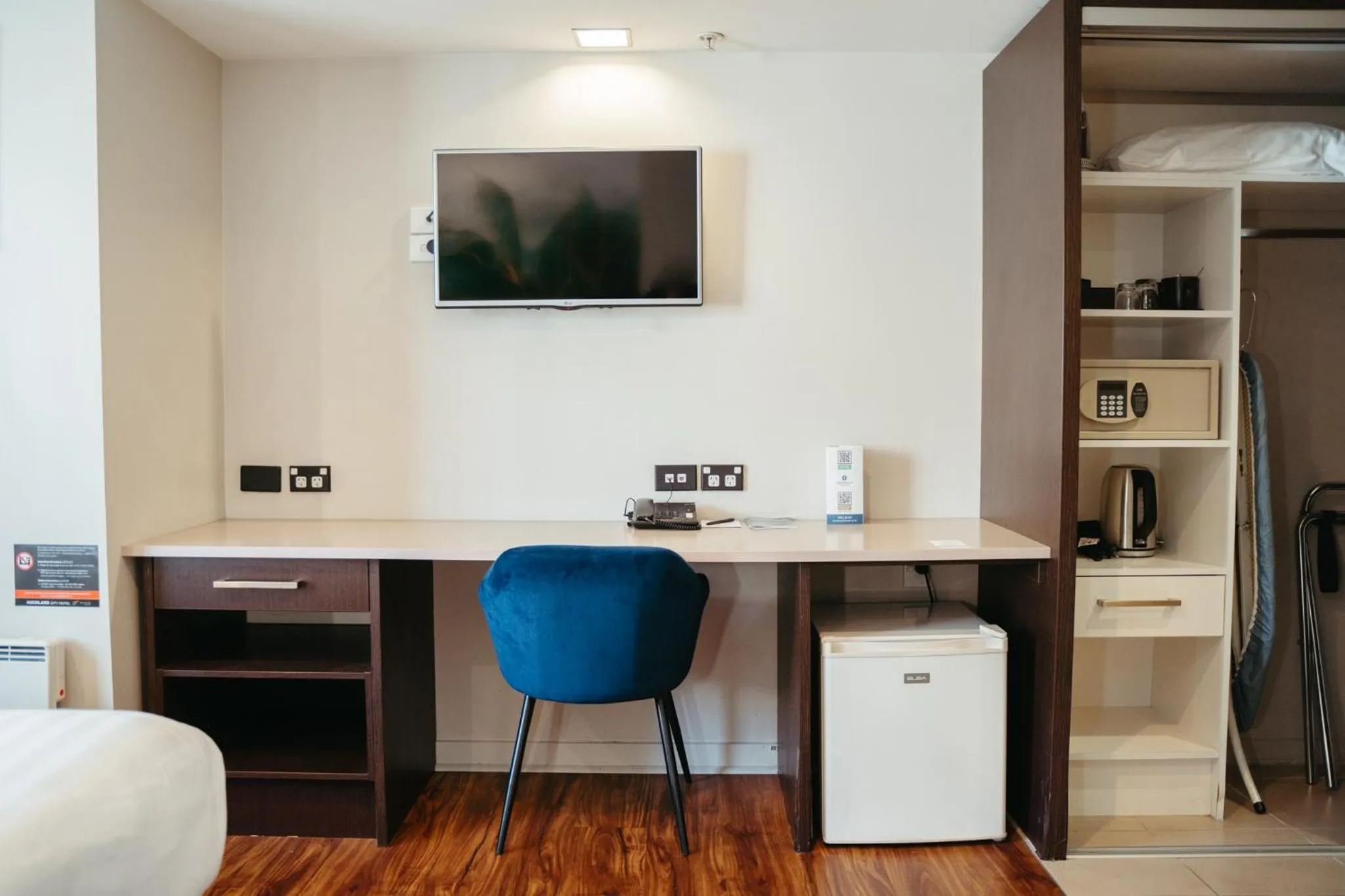 hair dresser in Auckland City Hotel - Hobson St