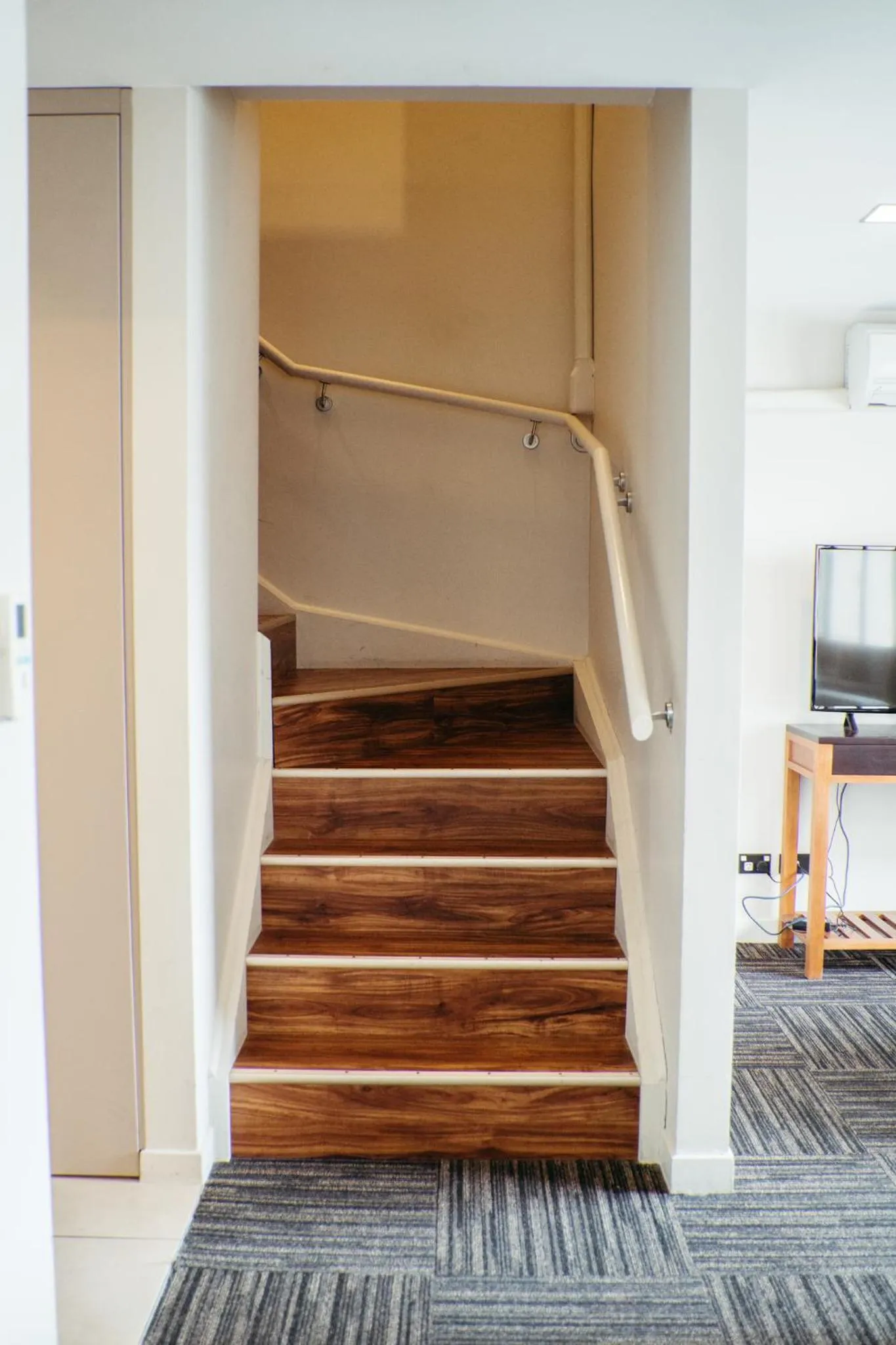 Living room in Auckland City Hotel - Hobson St