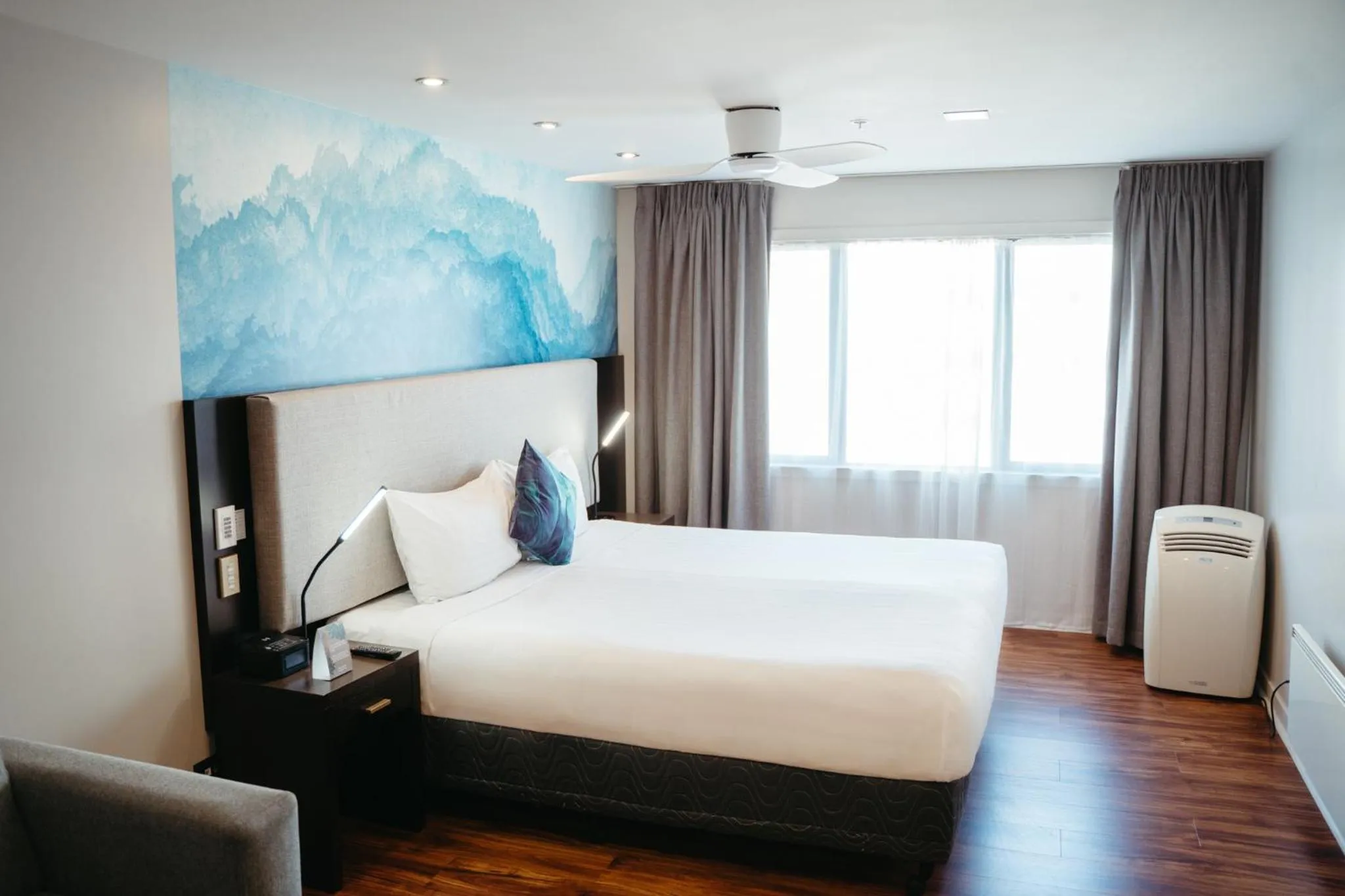 Bedroom, Bed in Auckland City Hotel - Hobson St