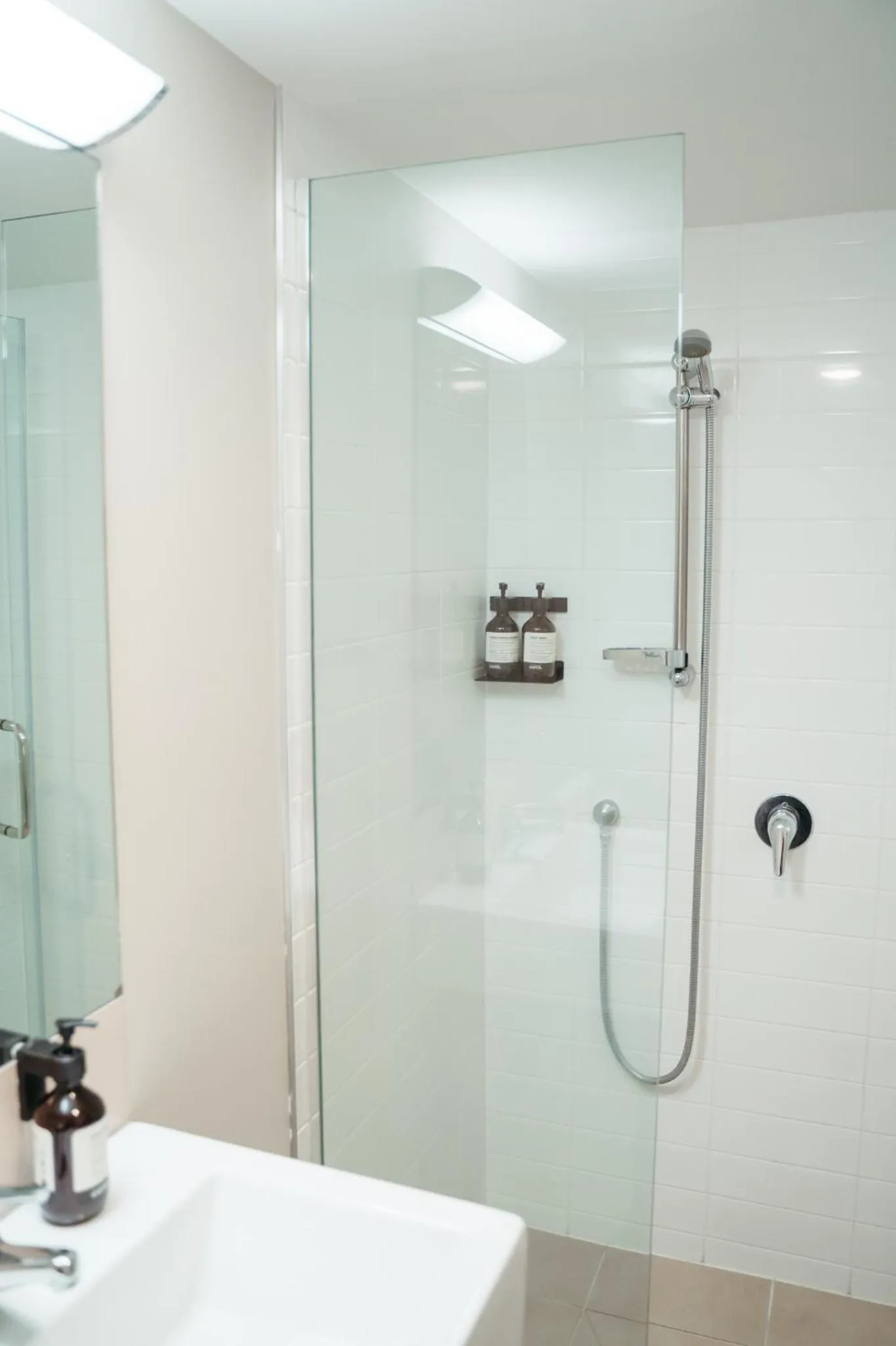 Bathroom in Auckland City Hotel - Hobson St