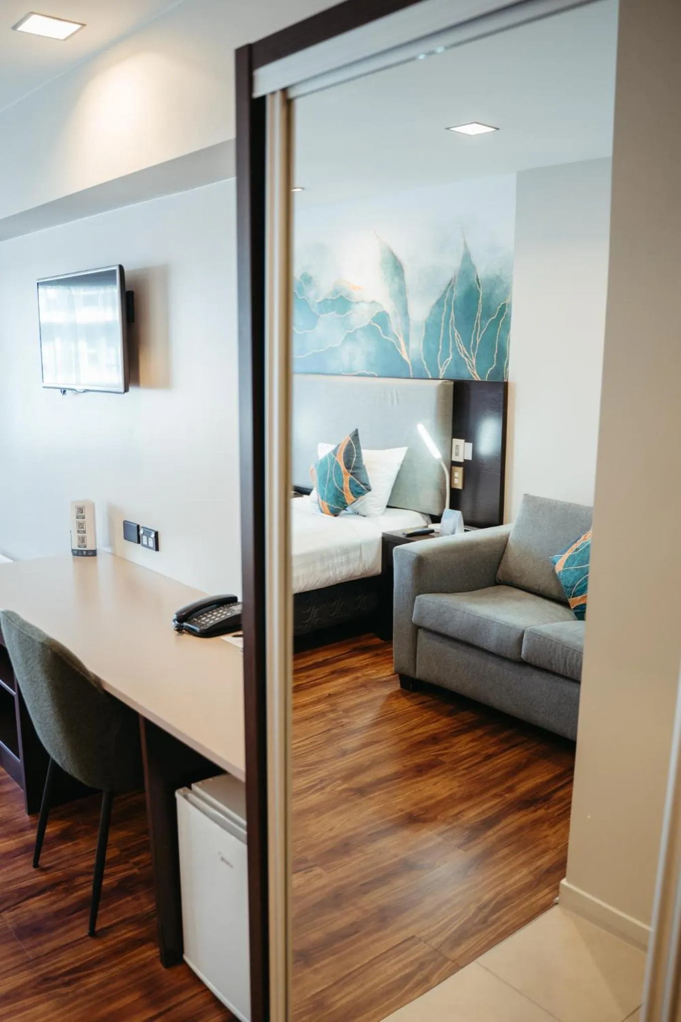 Bedroom, Bed in Auckland City Hotel - Hobson St