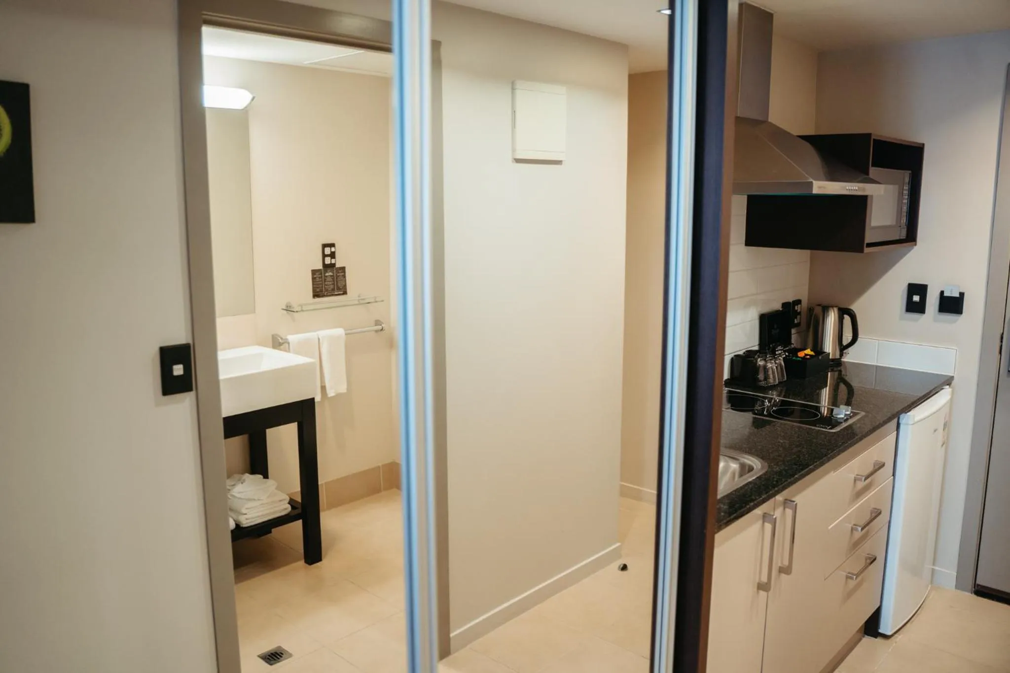 Kitchen or kitchenette in Auckland City Hotel - Hobson St