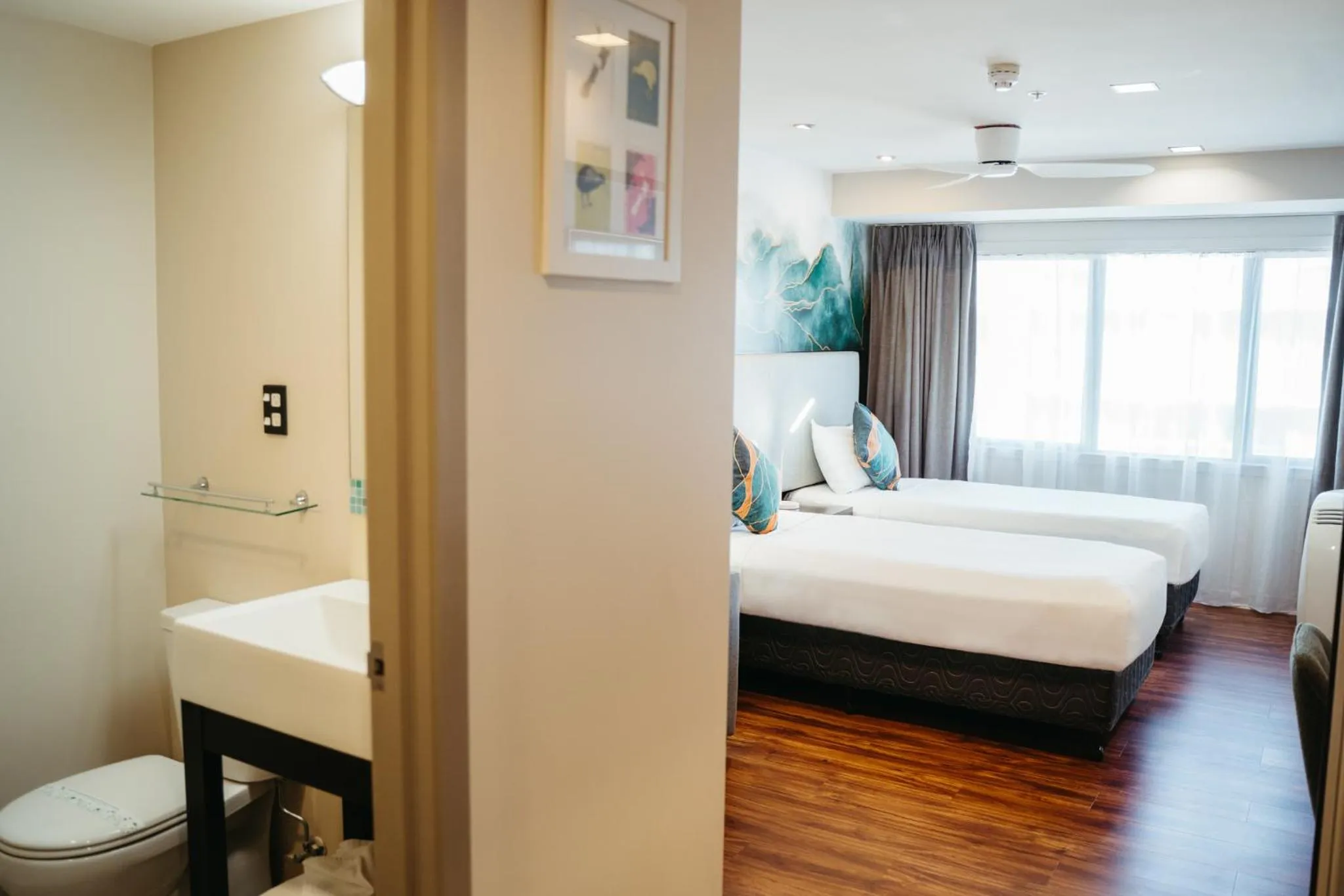 Bedroom, Bed in Auckland City Hotel - Hobson St