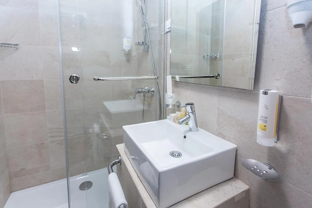 Shower in Hotel Grand Hedonist