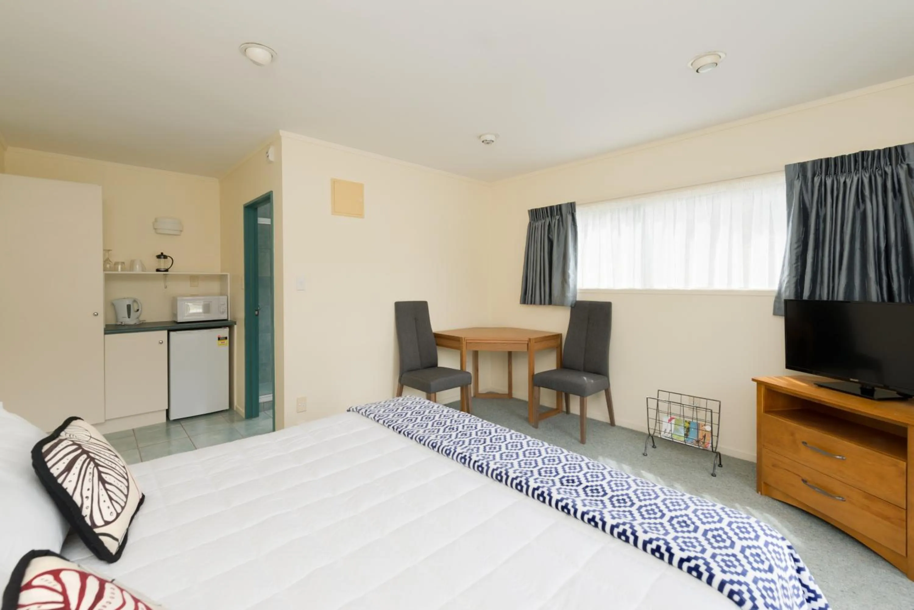 Kitchen or kitchenette in Te Tiriti Motel