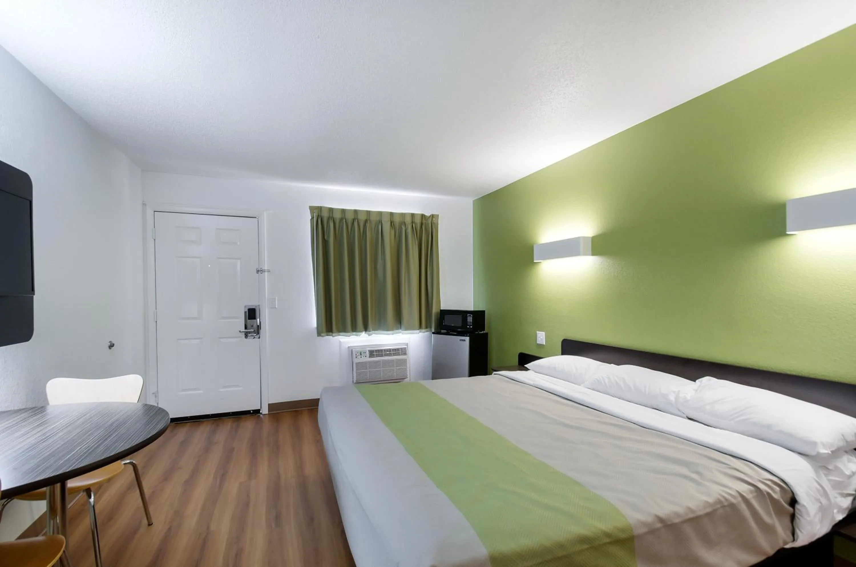 Bedroom, Bed in Motel 6-Charles Town, WV