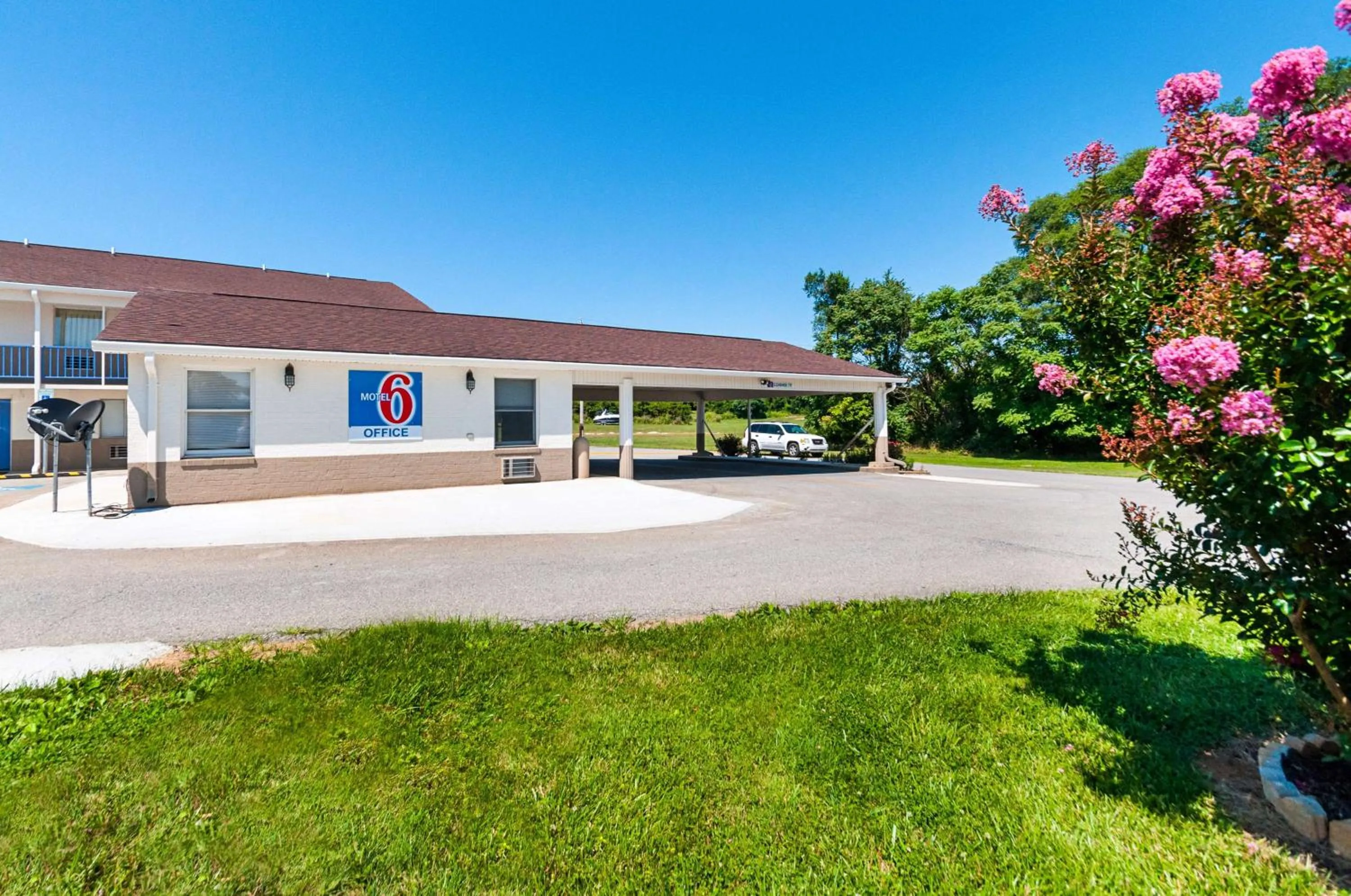Property building in Motel 6-Charles Town, WV