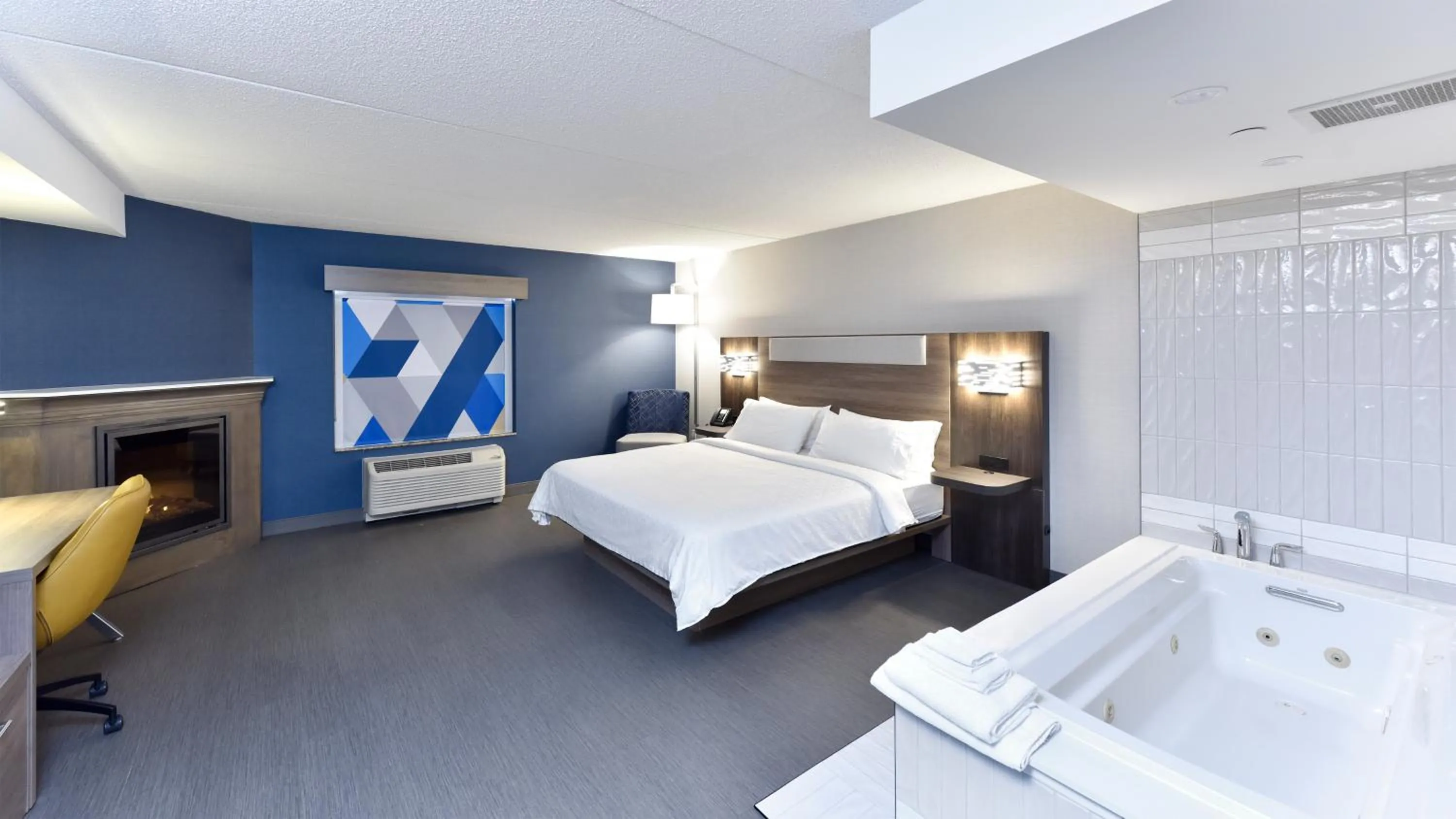 Bedroom, Bed in Holiday Inn Express Hotel & Suites Waterloo - St. Jacobs Area, an IHG Hotel