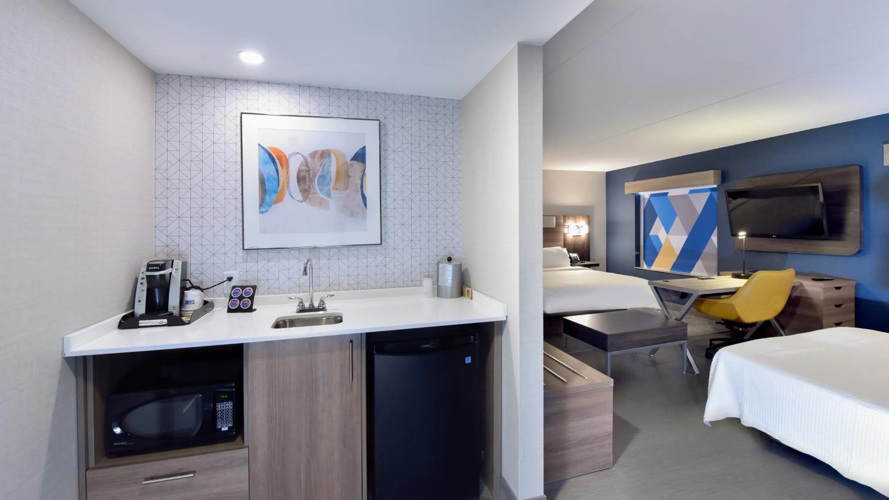 Bedroom, Bed in Holiday Inn Express Hotel & Suites Waterloo - St. Jacobs Area, an IHG Hotel