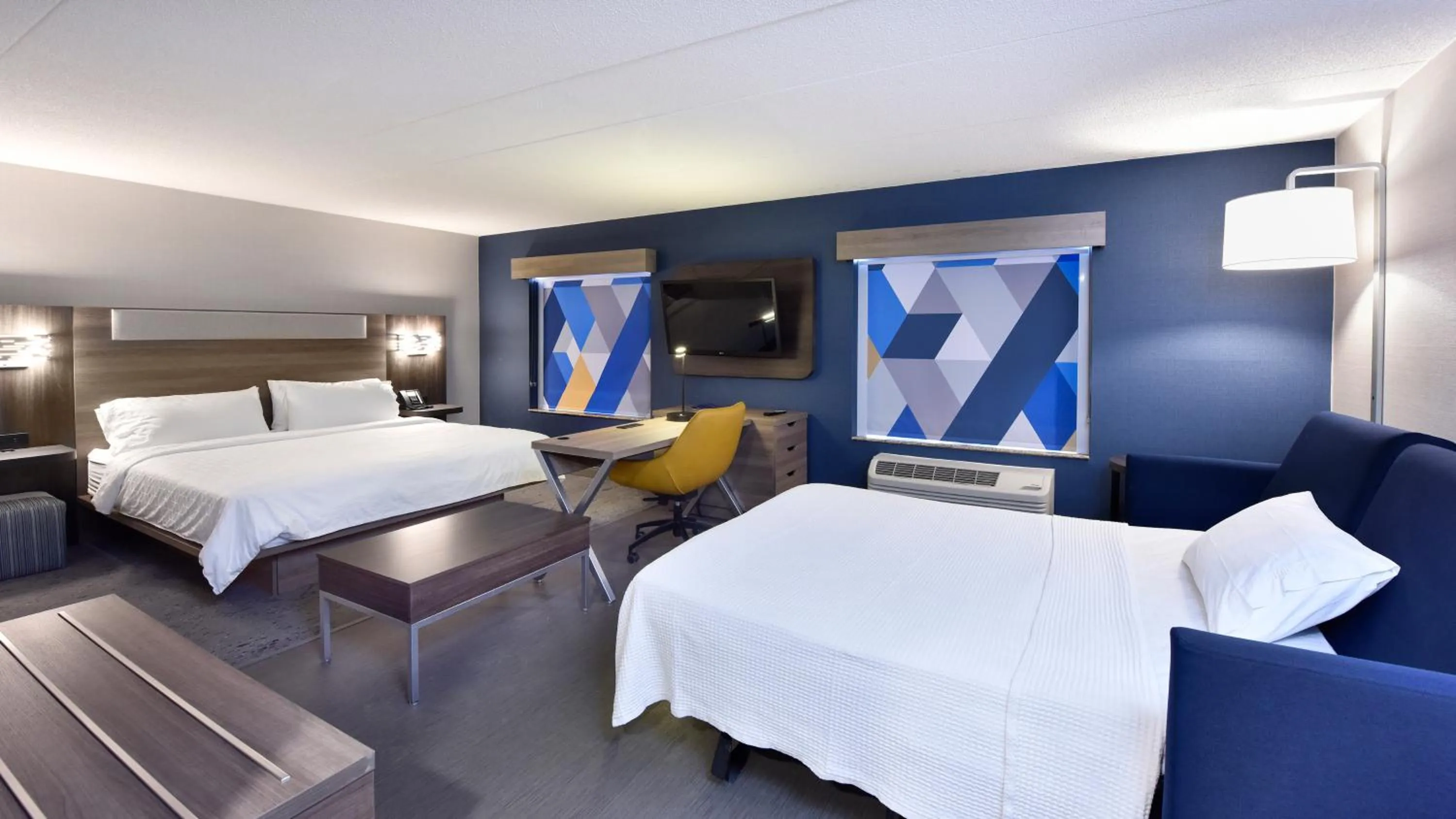 Bed in Holiday Inn Express Hotel & Suites Waterloo - St. Jacobs Area, an IHG Hotel