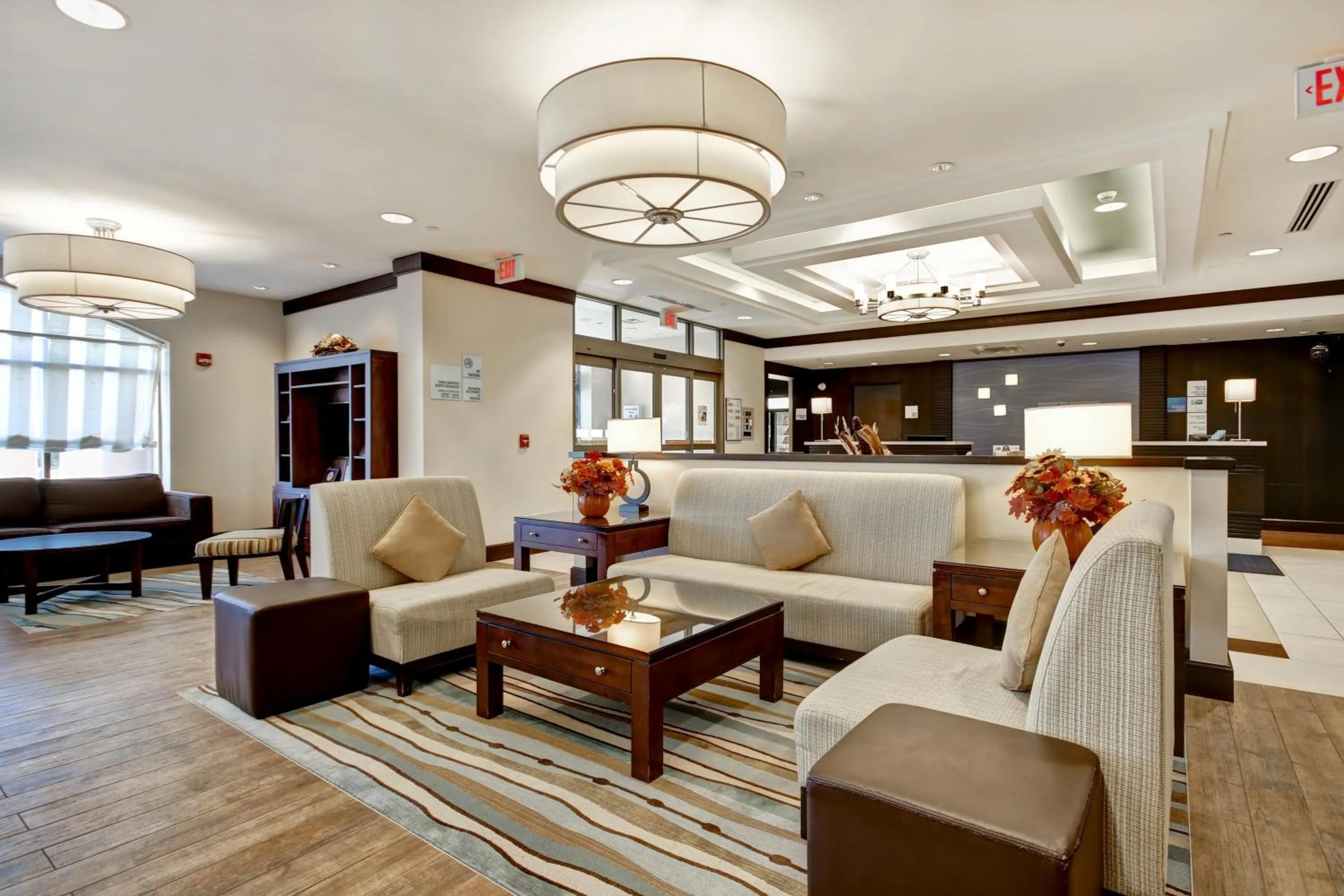 Seating area in Holiday Inn Express Hotel & Suites Waterloo - St. Jacobs Area, an IHG Hotel