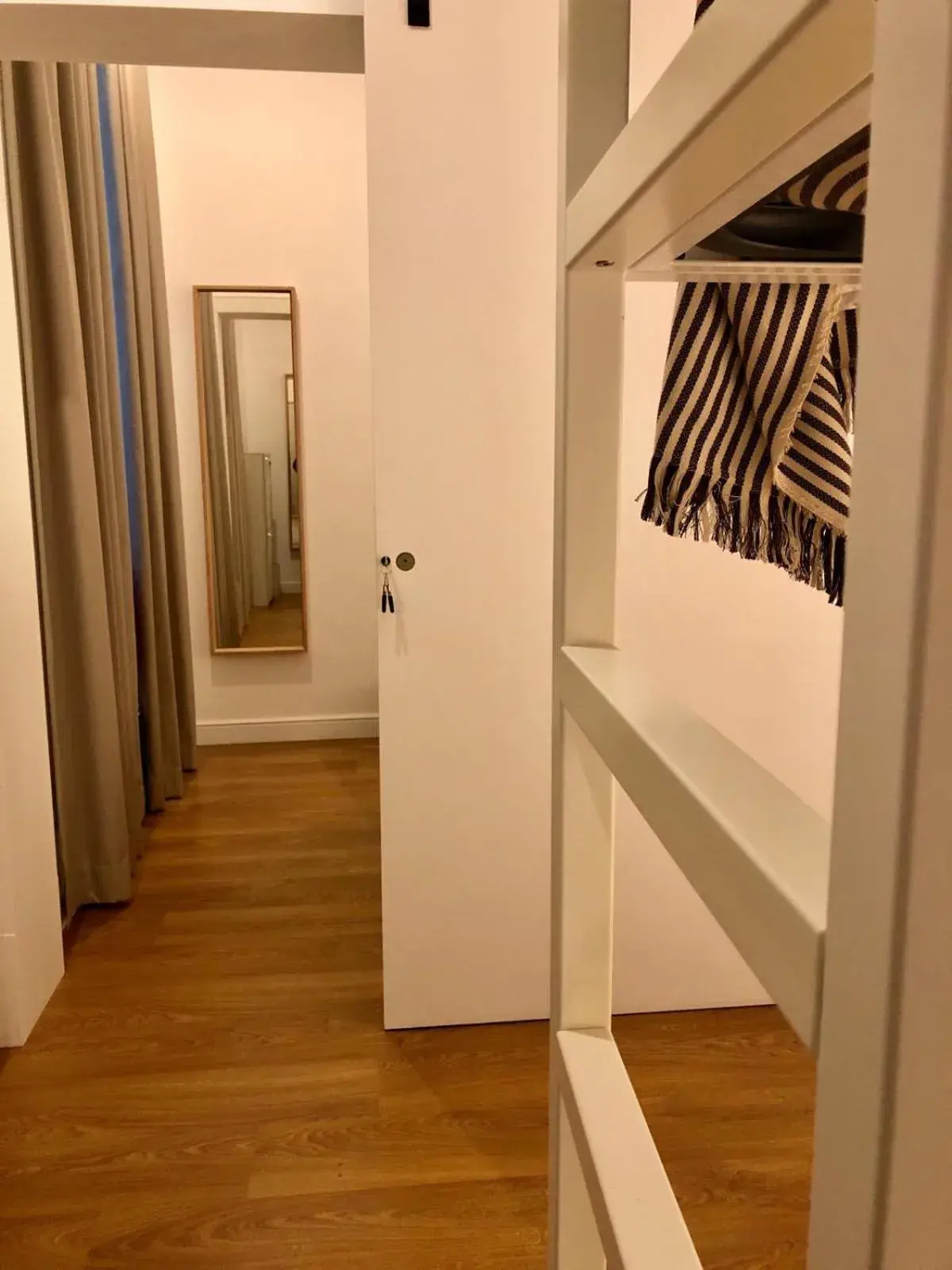 Mixed Dormitory Room in Alameda Exclusive House Mixed Dormitory Room in Alameda Exclusive House