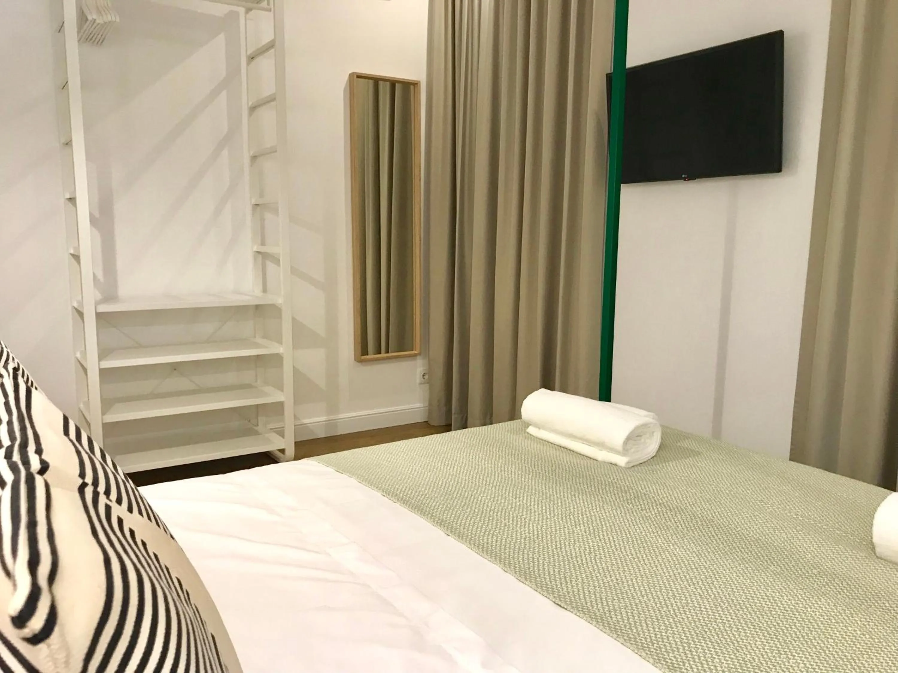 Bed in Alameda Exclusive House