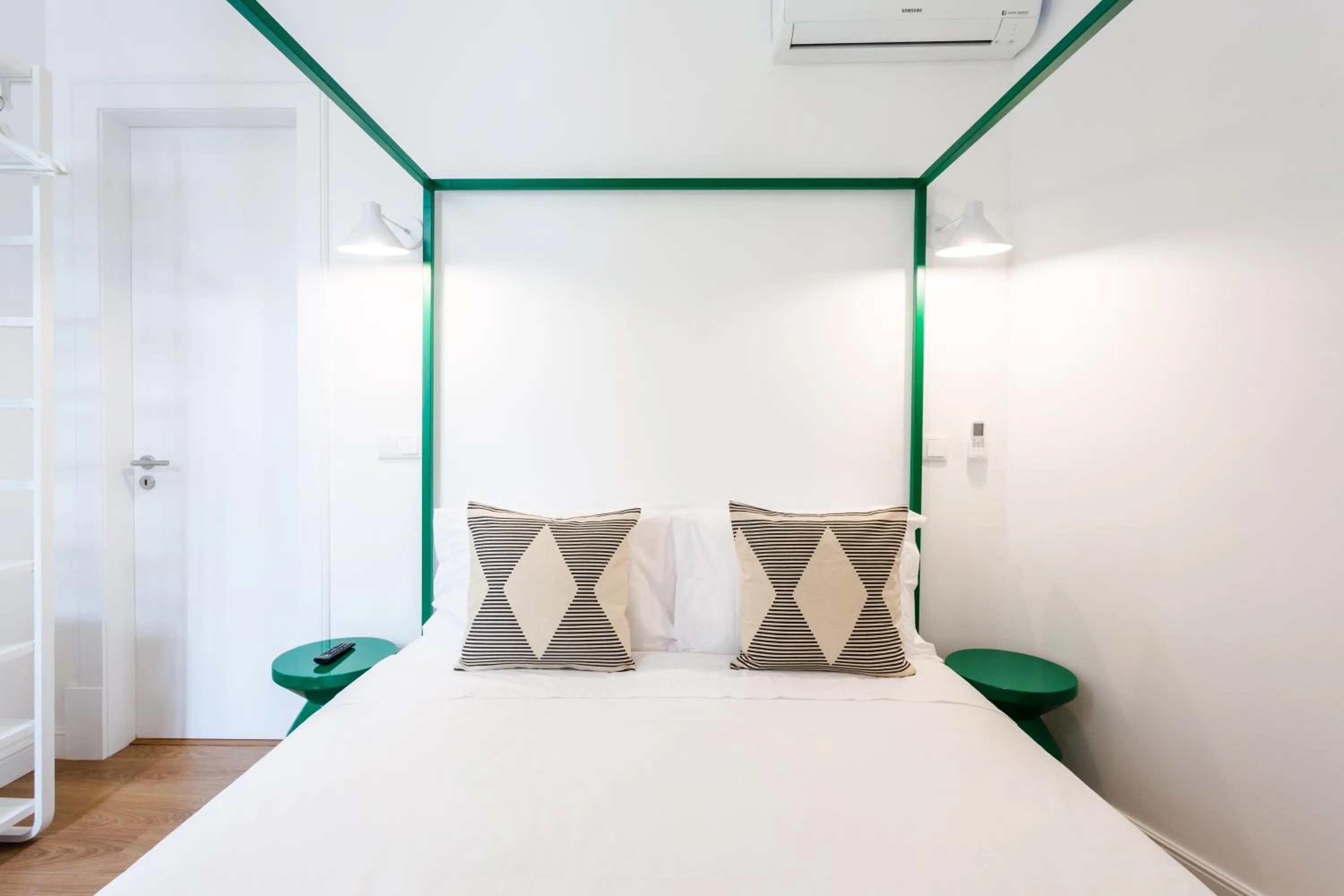 Bed in Alameda Exclusive House