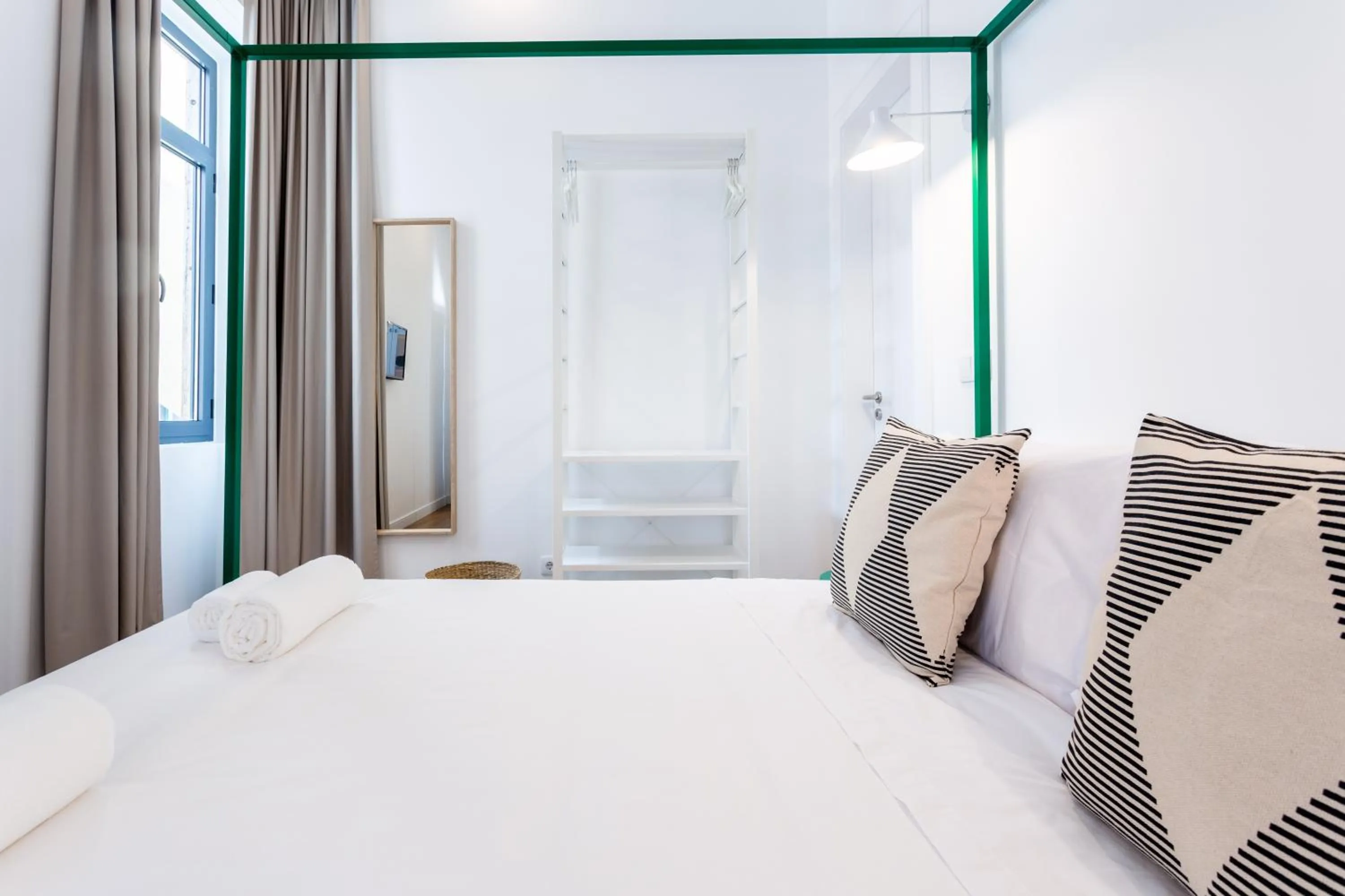 Bed in Alameda Exclusive House