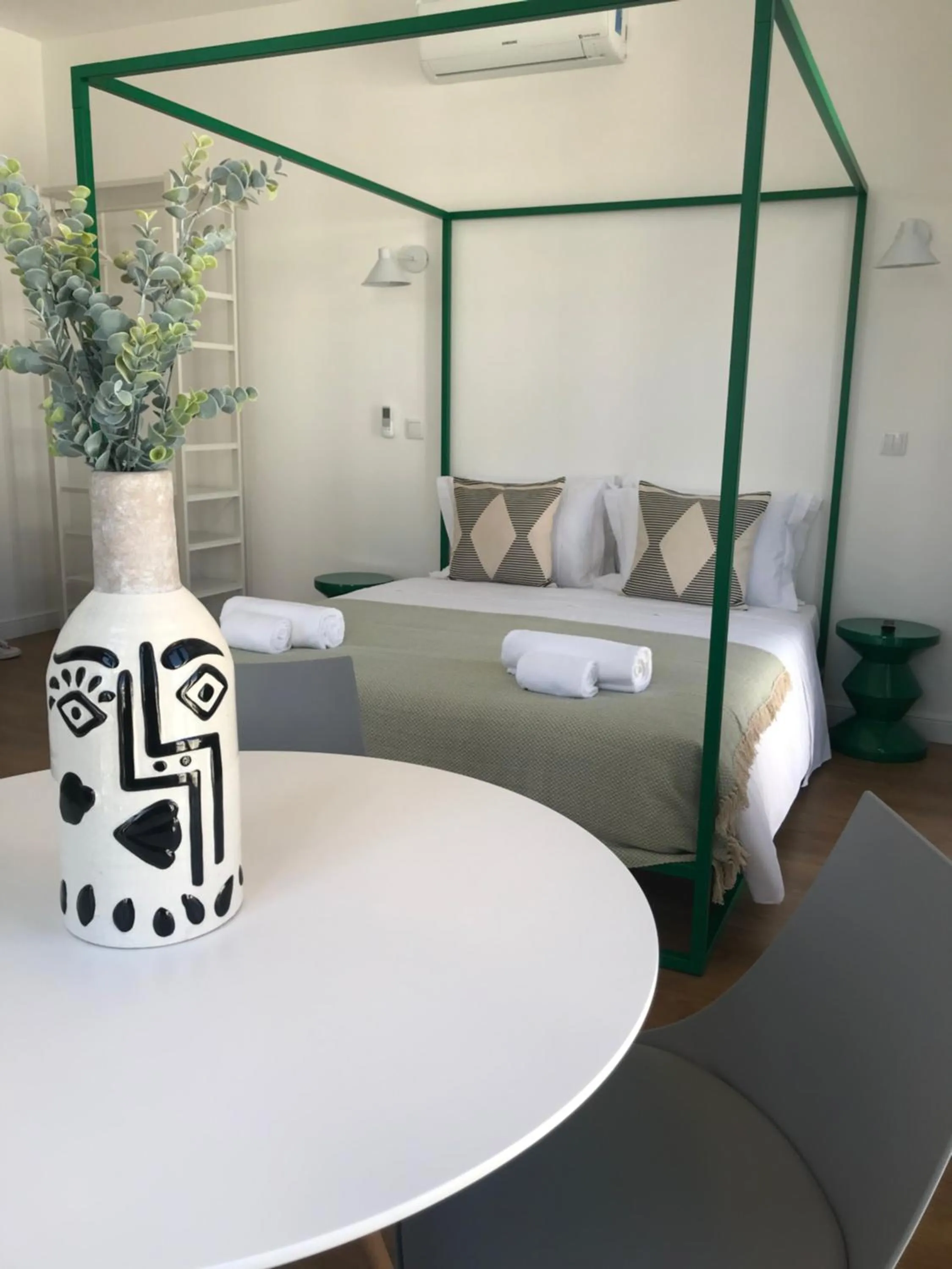 Bed in Alameda Exclusive House