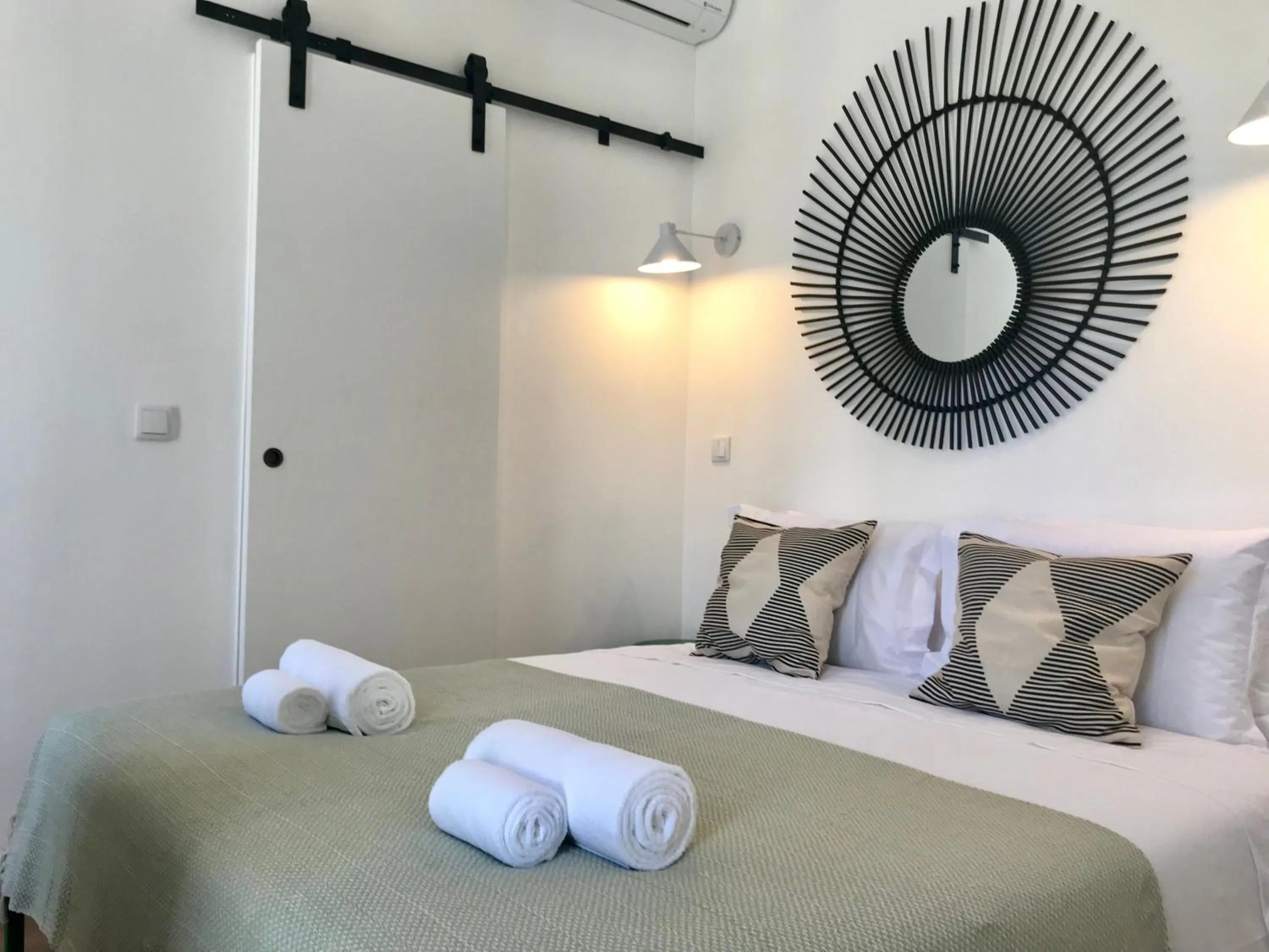 Property building, Bed in Alameda Exclusive House