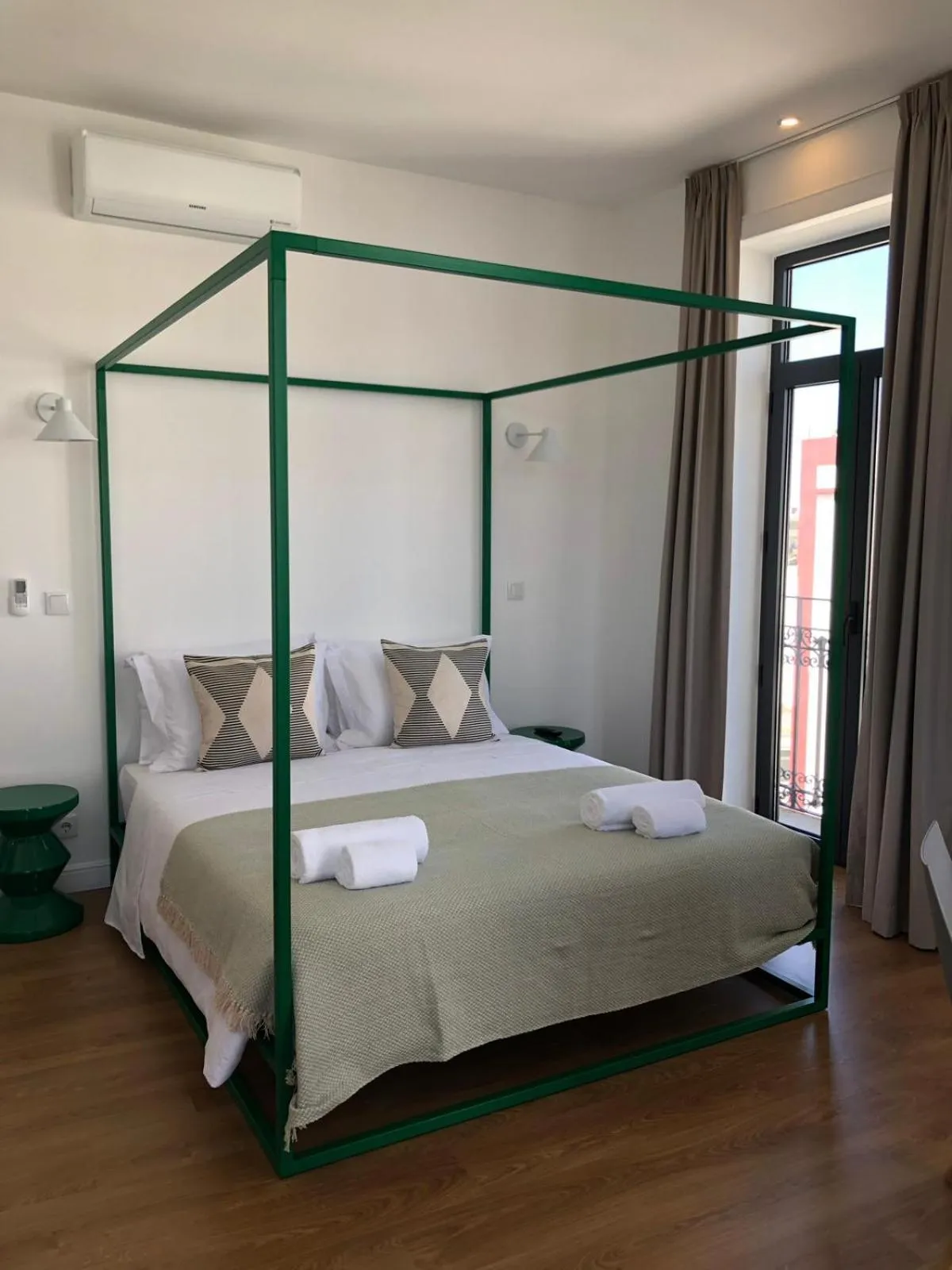 Bed in Alameda Exclusive House