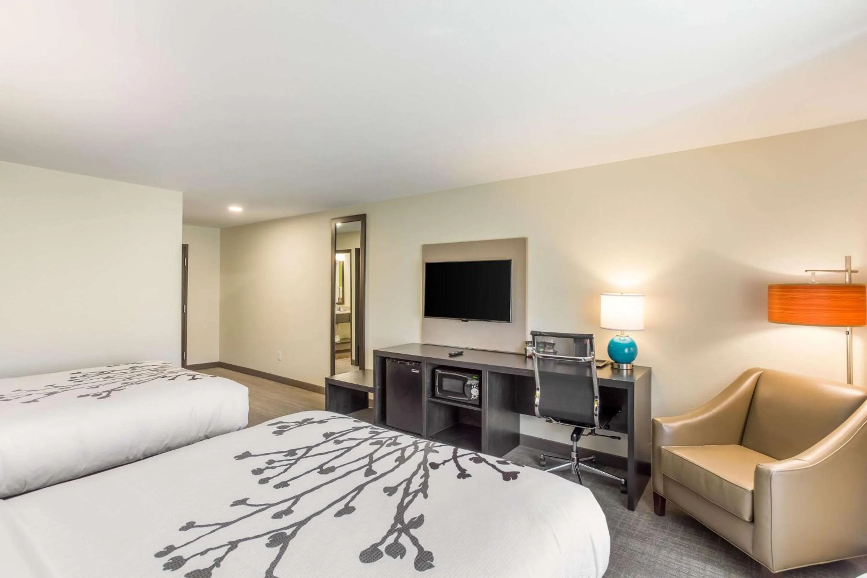 Photo of the whole room, Bed in Sleep Inn Logan Ohio-Hocking Hills