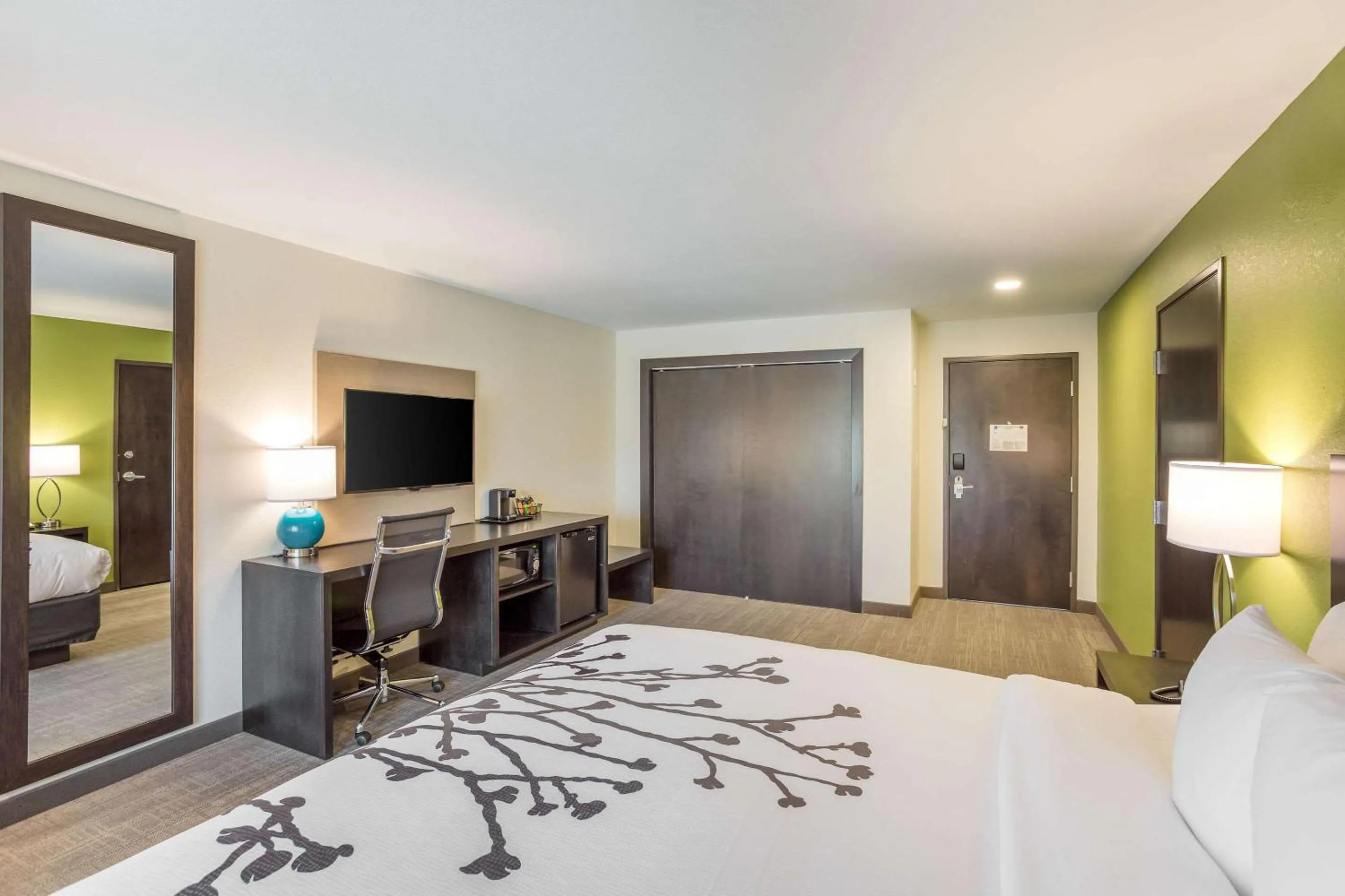 Photo of the whole room, Bed in Sleep Inn Logan Ohio-Hocking Hills