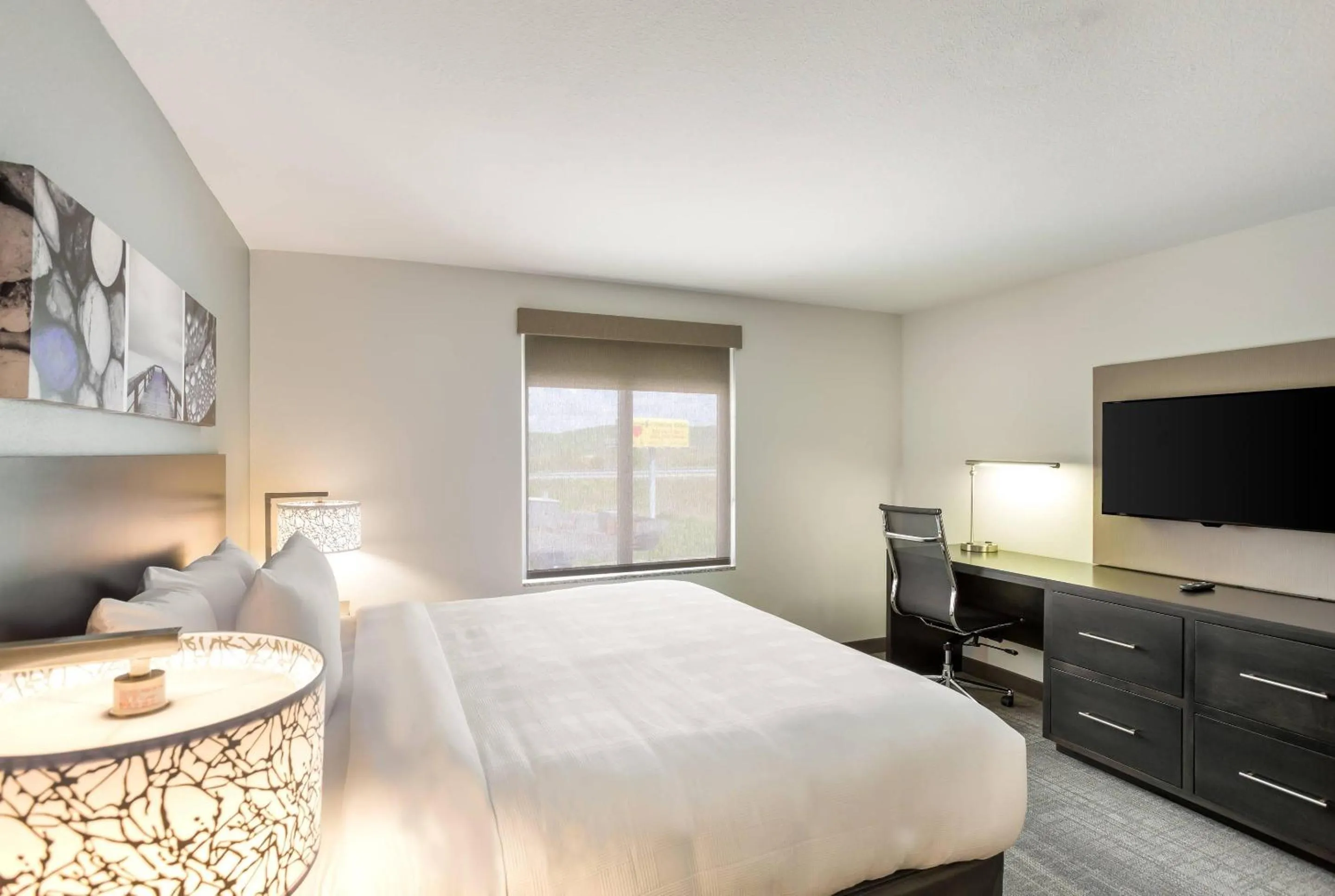 Bedroom, Bed in MainStay Suites Logan Ohio-Hocking Hills