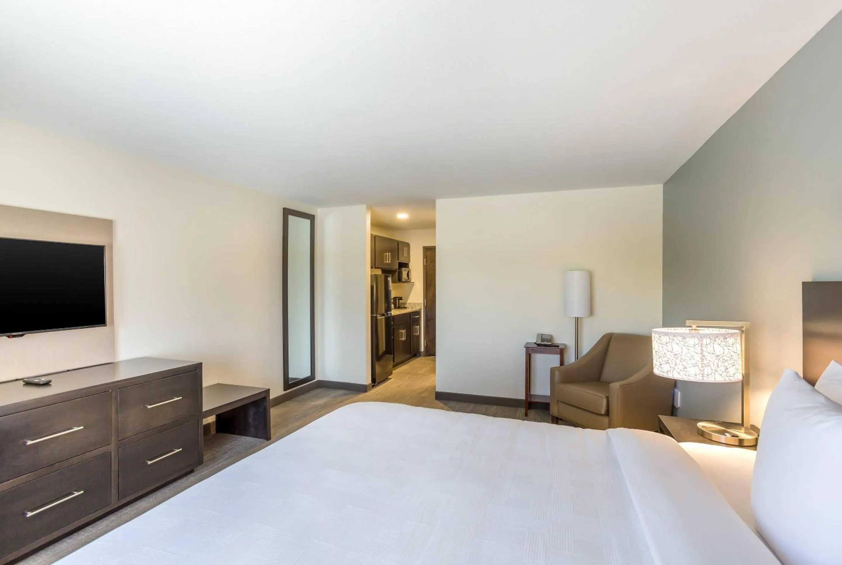 Bedroom, Bed in MainStay Suites Logan Ohio-Hocking Hills