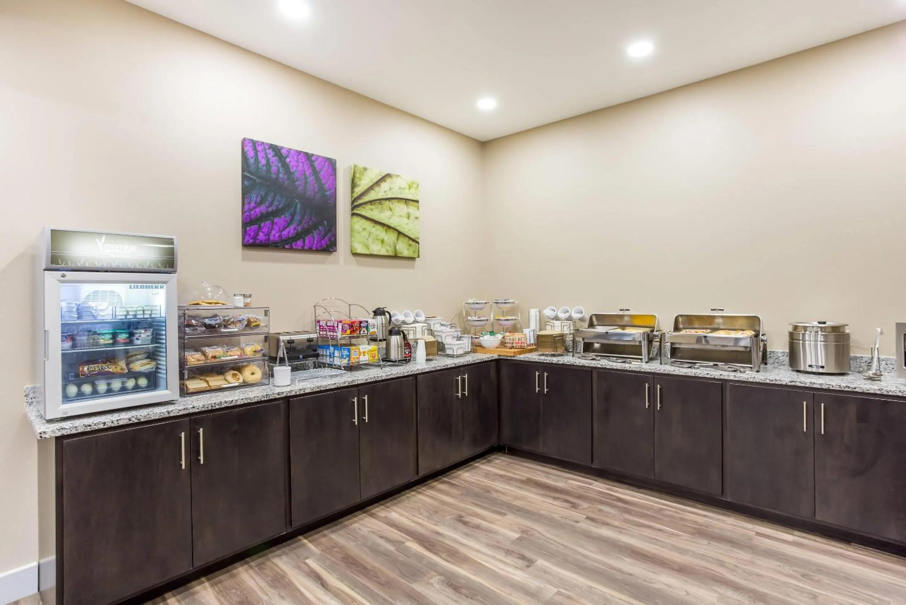 Breakfast in MainStay Suites Logan Ohio-Hocking Hills