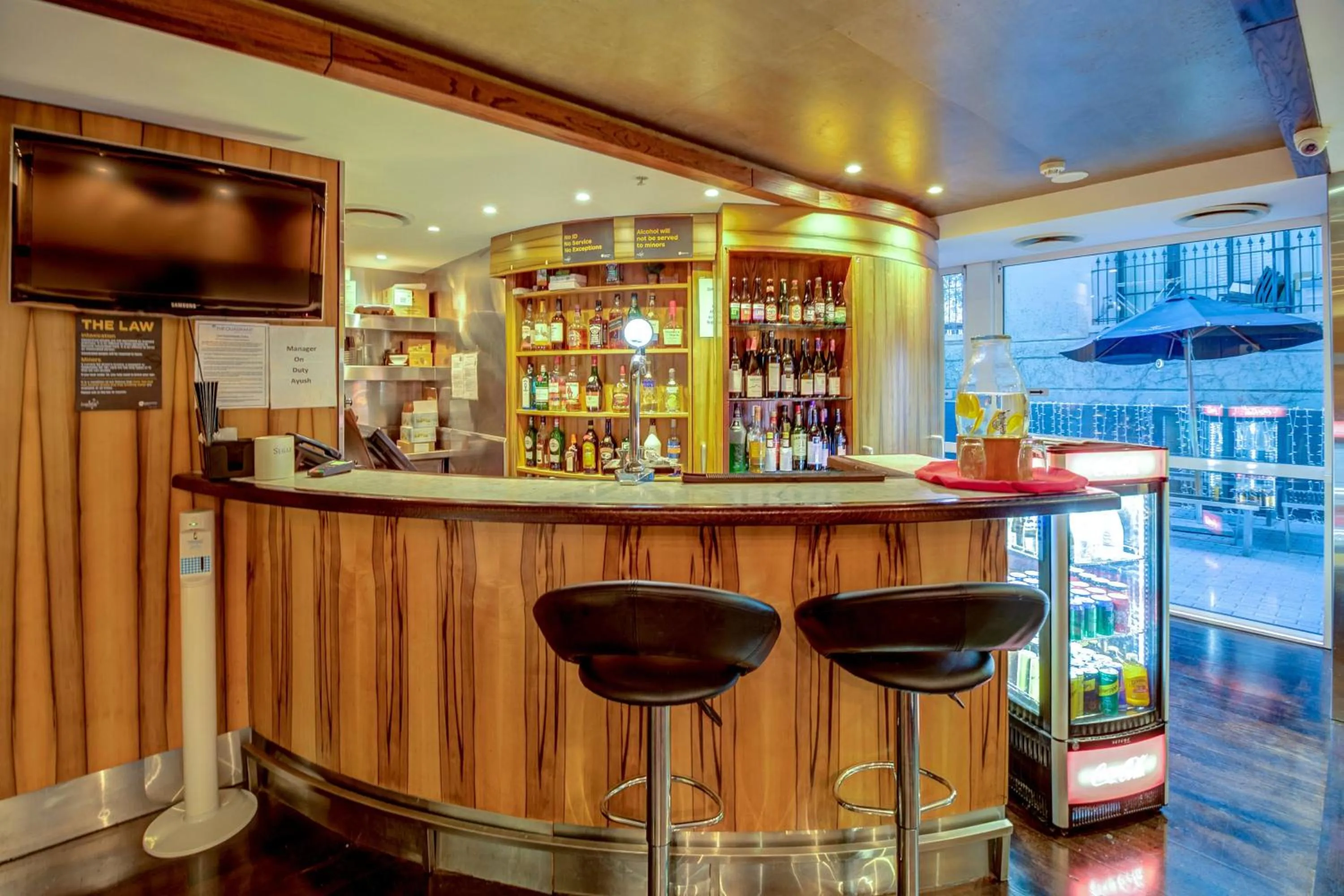 Lounge or bar in The Quadrant Hotel & Suites