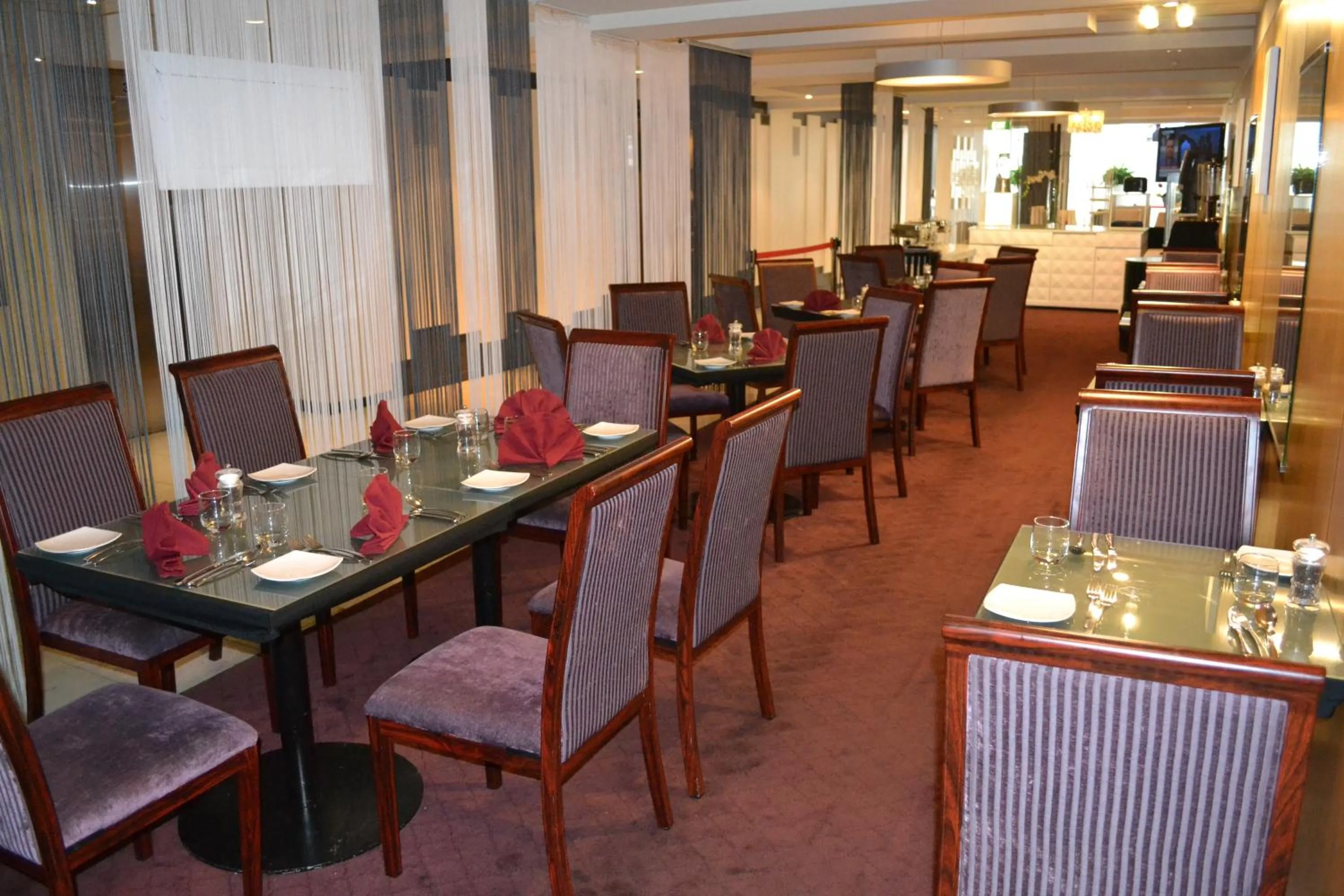 Restaurant/places to eat in The Quadrant Hotel & Suites