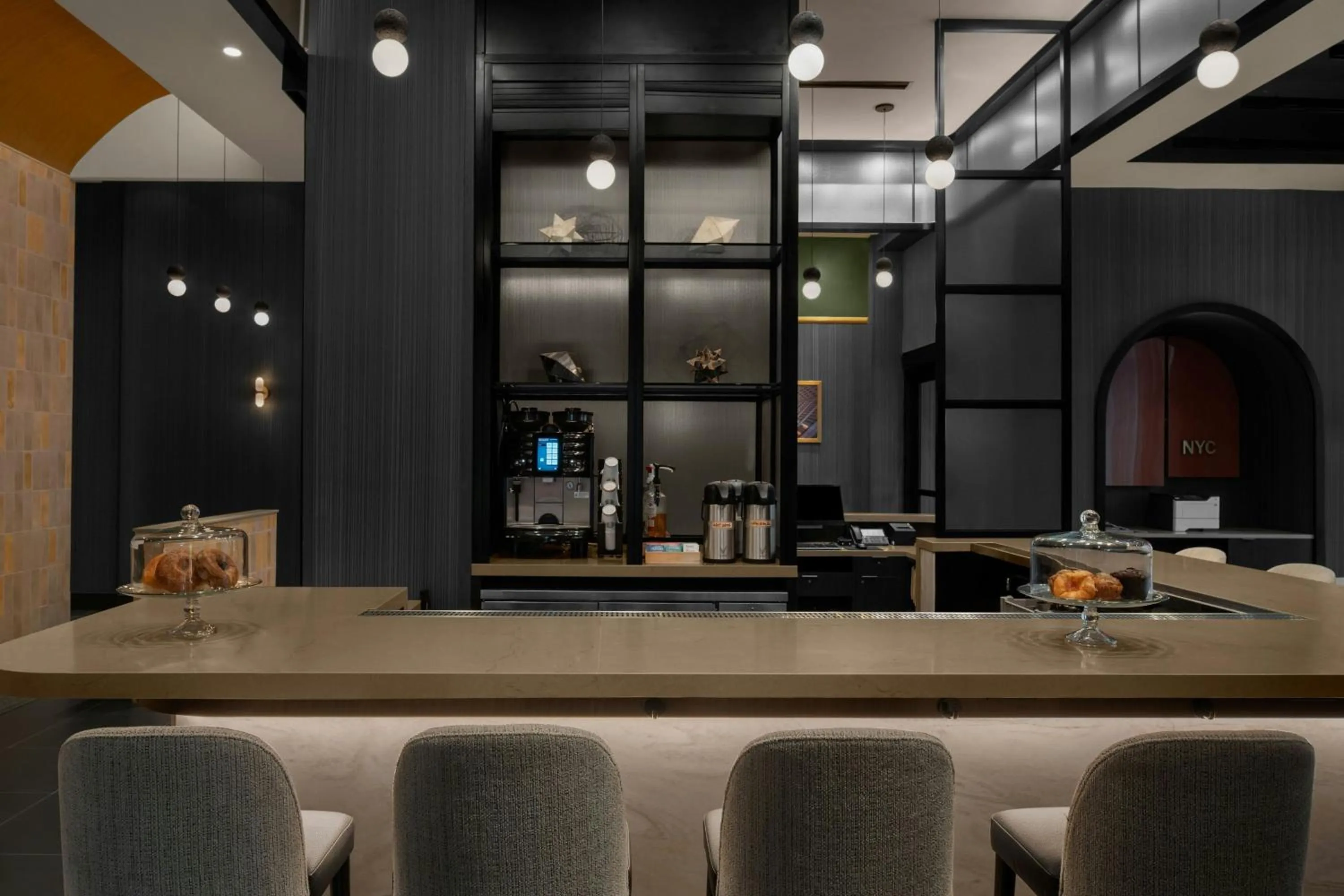 Breakfast in Courtyard by Marriott New York World Trade Center Area