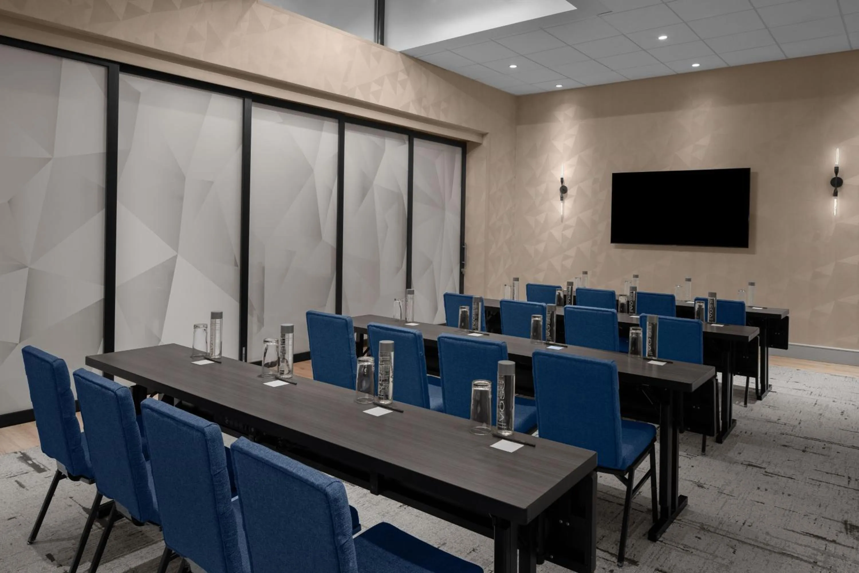 Meeting/conference room in Courtyard by Marriott New York World Trade Center Area